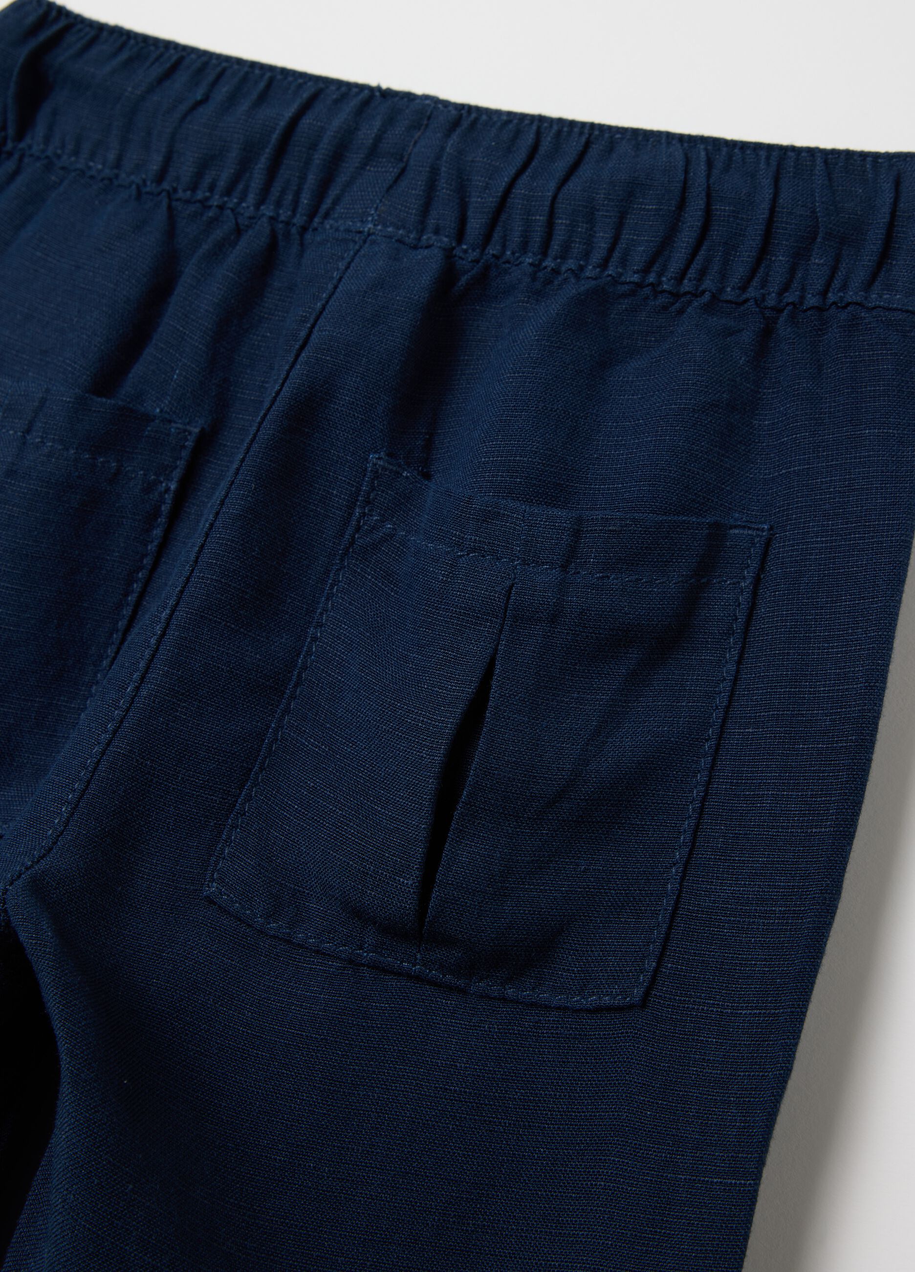 Blue trousers in linen and viscose with drawstring