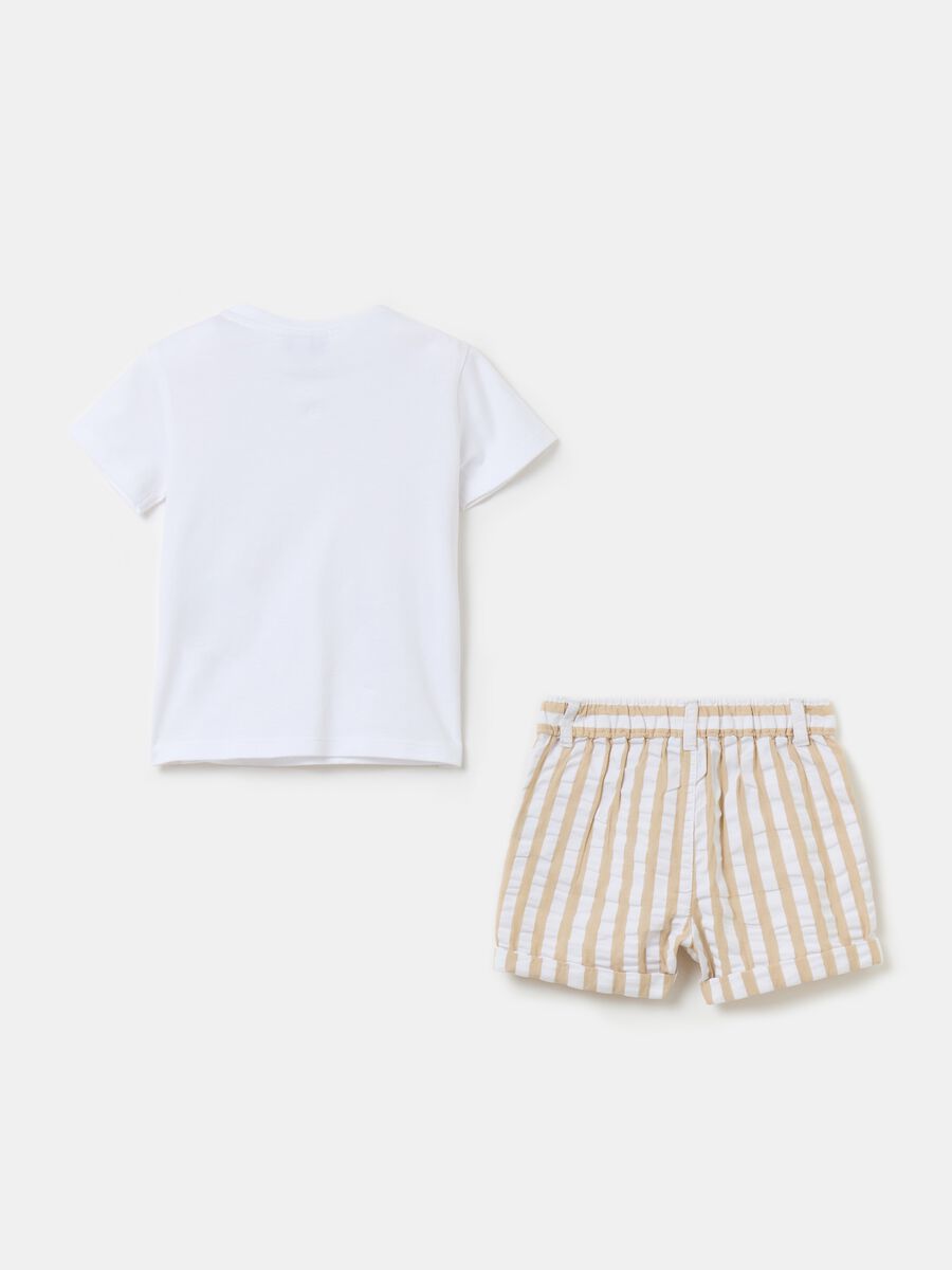 T-shirt with gilet and striped shorts set_1