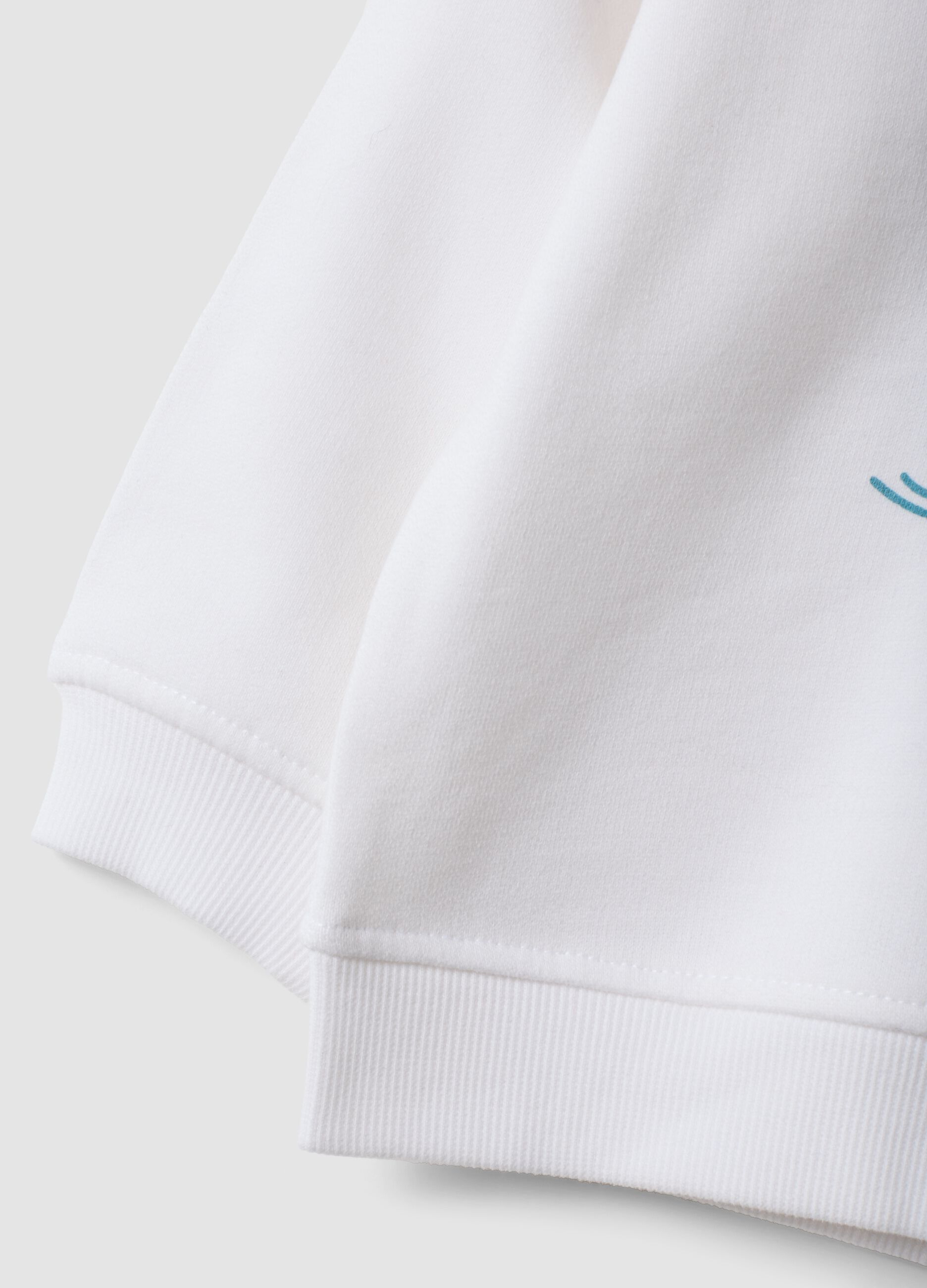 White crew-neck sweatshirt in 100% cotton