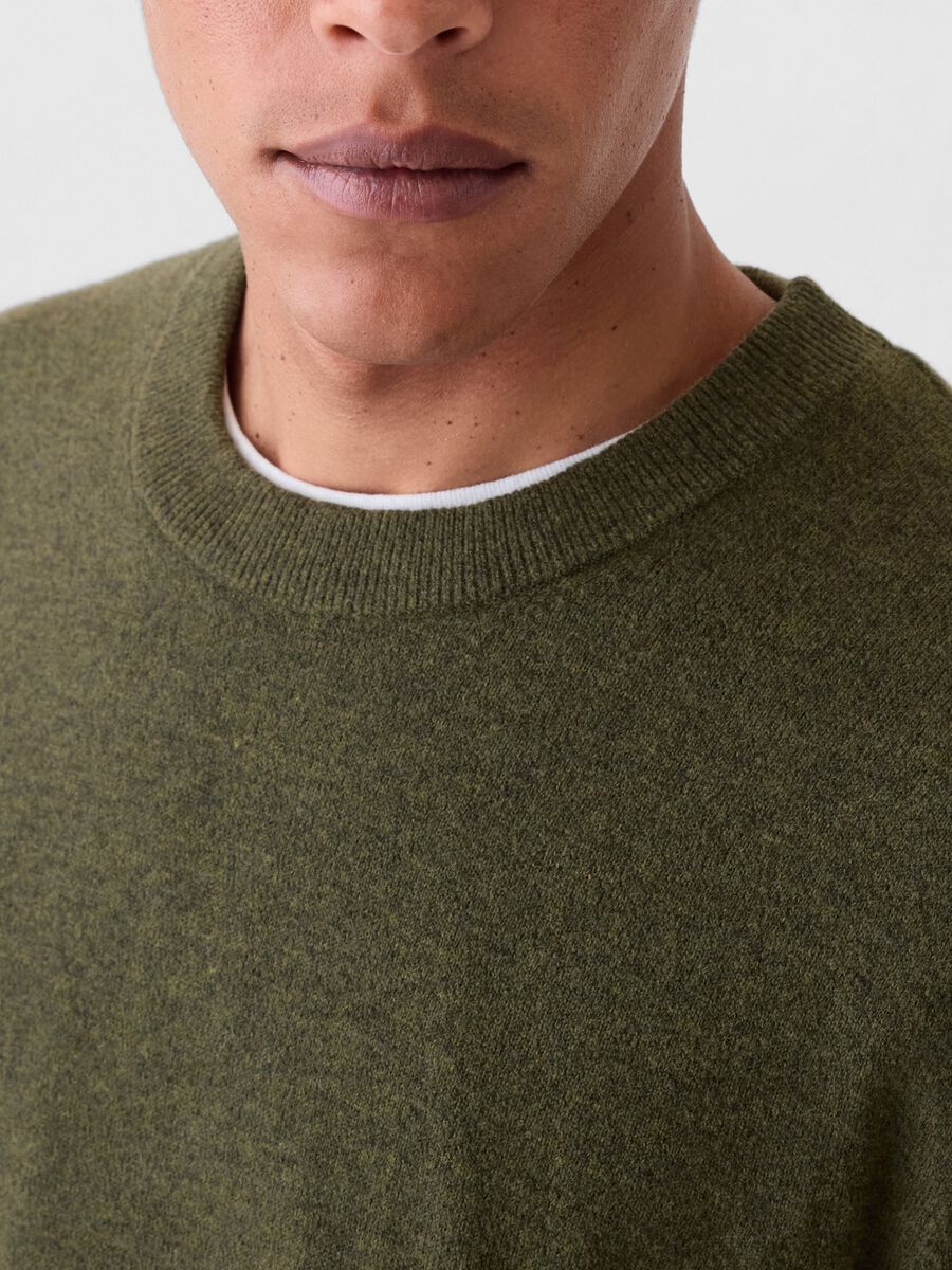 Round neck pullover_3