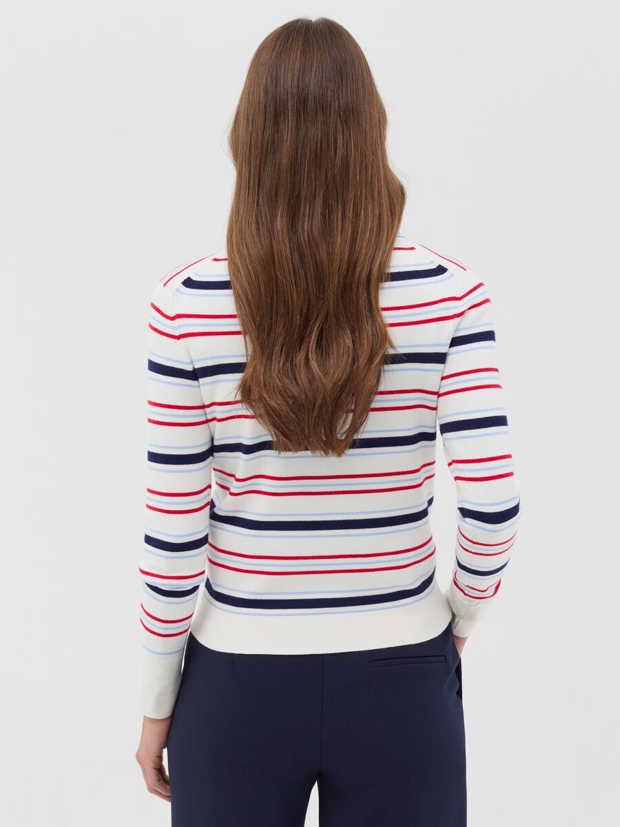 Long-sleeved top with striped pattern_3
