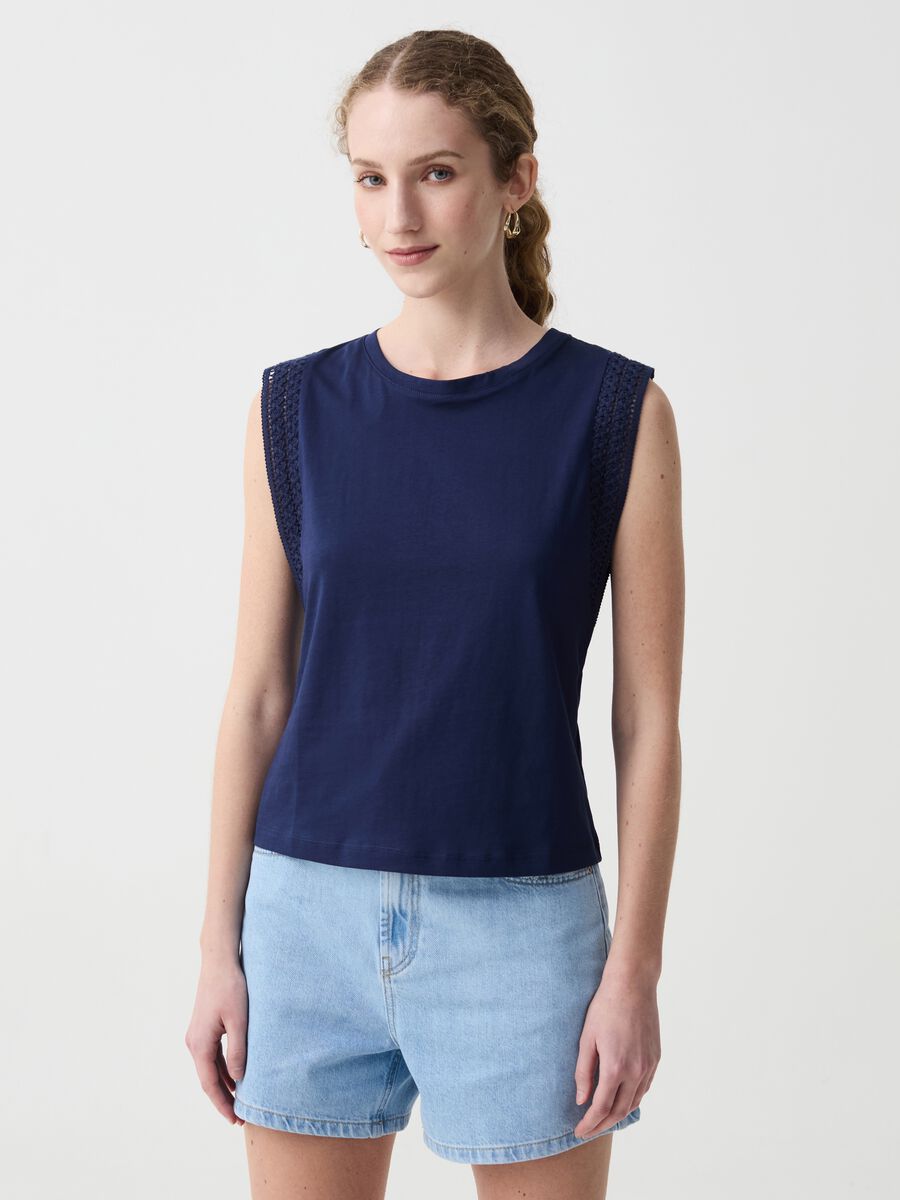 Sleeveless top with embroidered trims_0