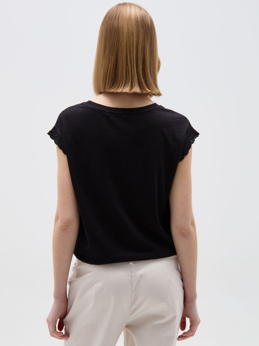 T-shirt with kimono sleeves and crochet insert_2