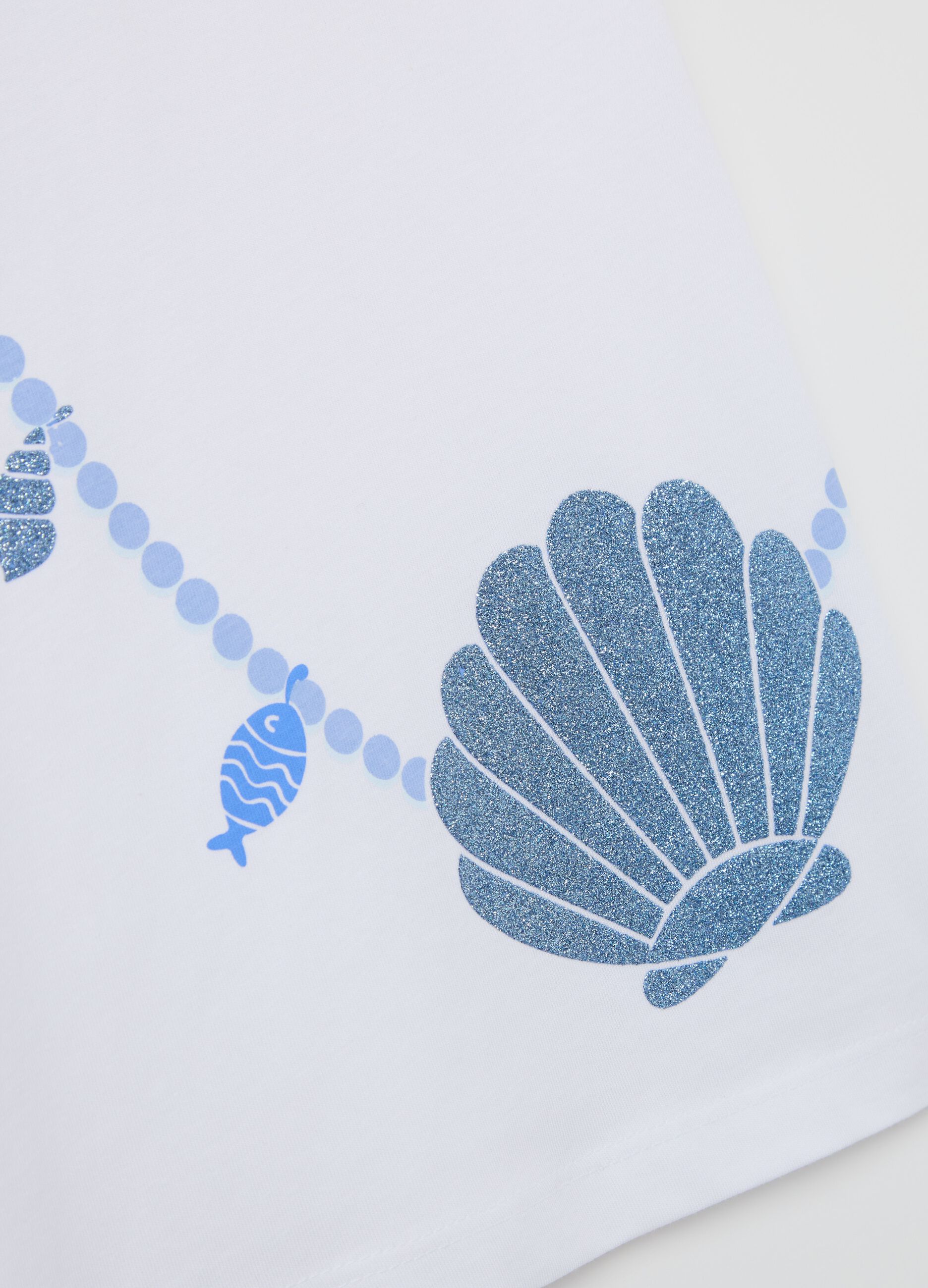 White T-shirt with glitter shell print for girls