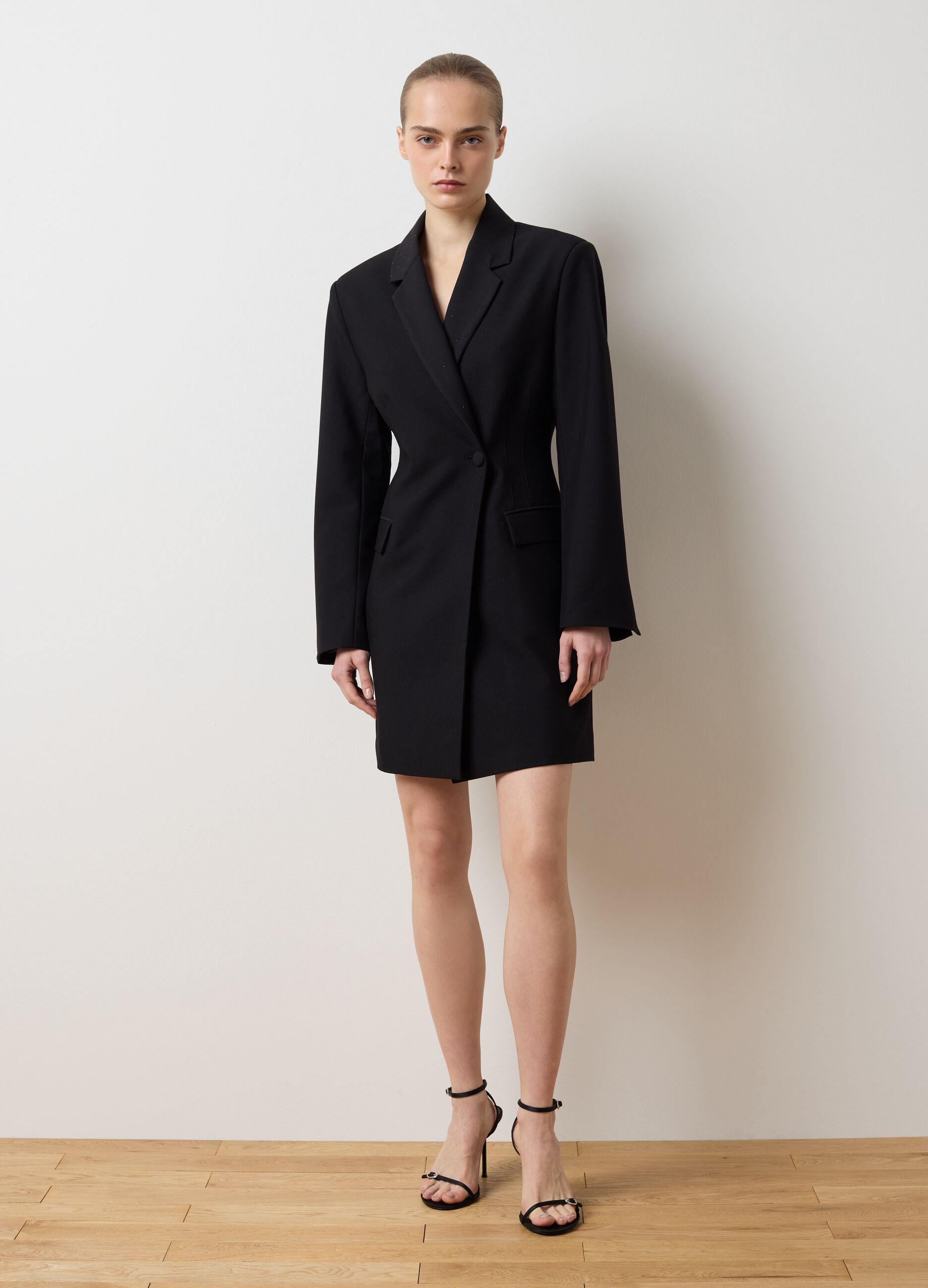 Elegant Black Fitted Dress with Zip