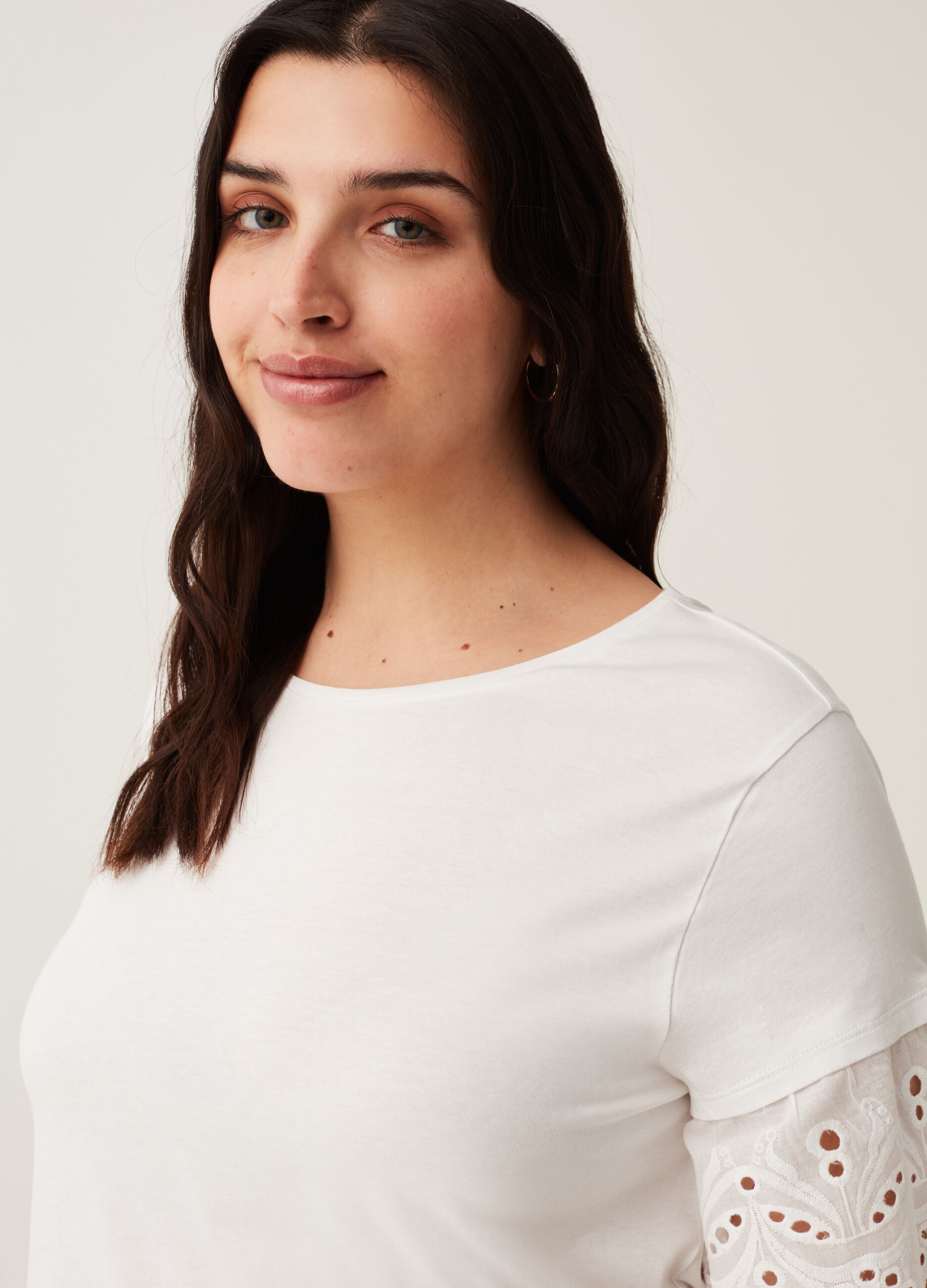 T-shirt con inserti in sangallo Curvy MYA_1