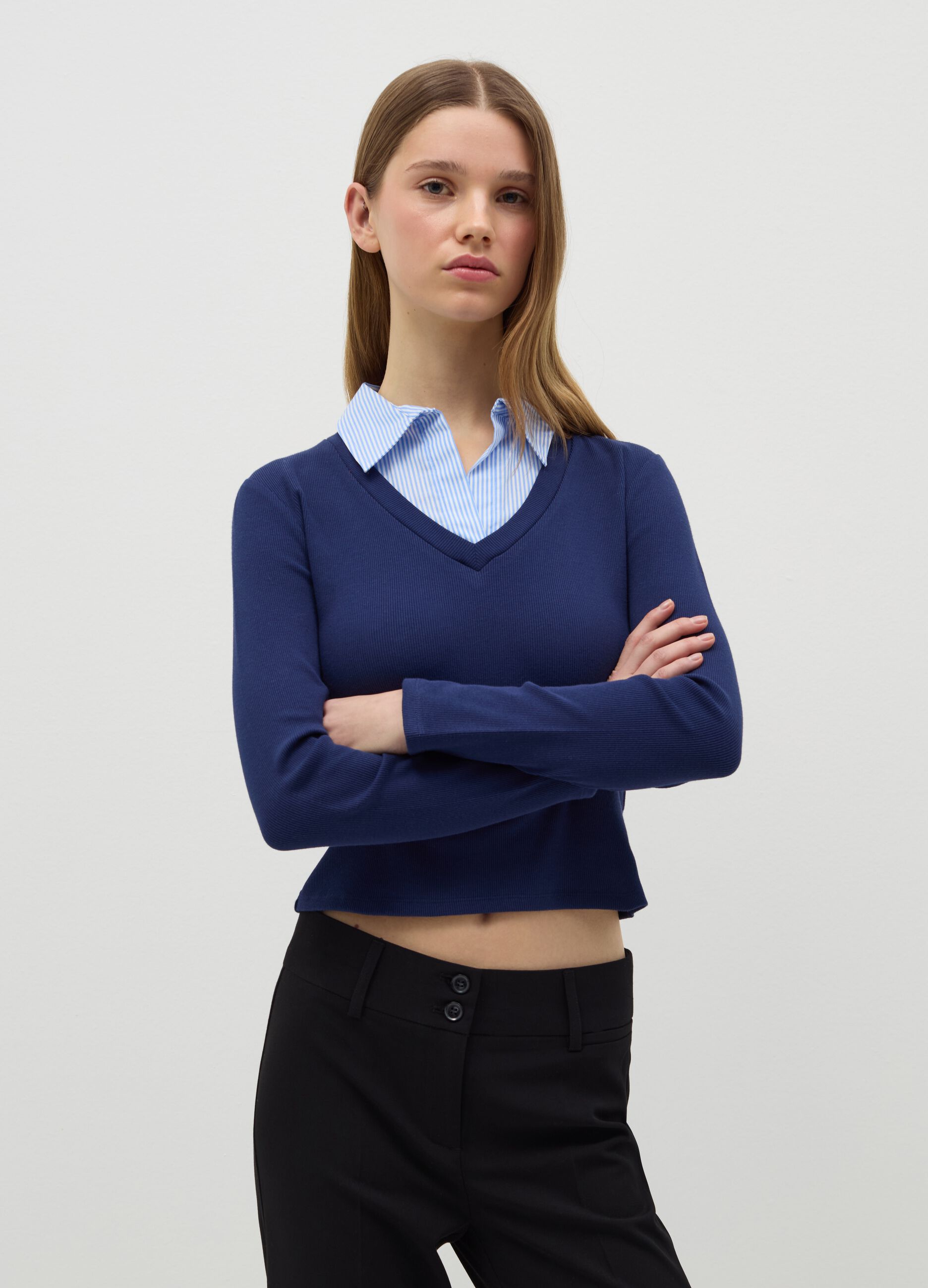 Blue ribbed T-shirt with contrasting collar