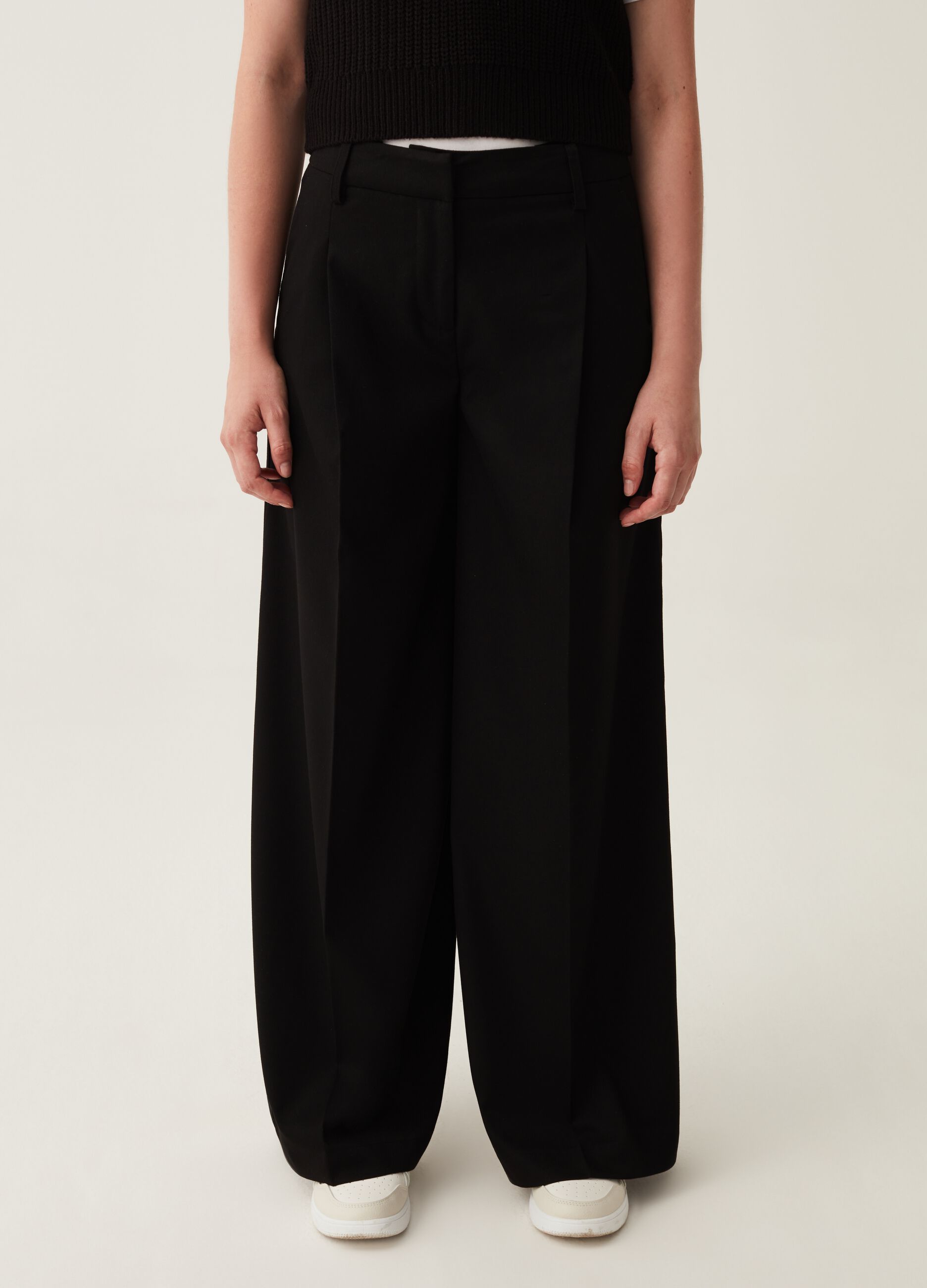 Pantaloni wide leg con pinces_1