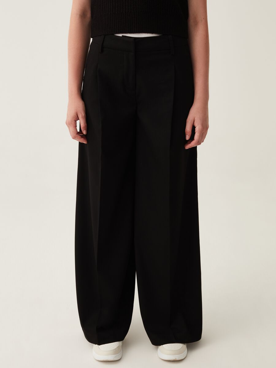 Pantaloni wide leg con pinces_1