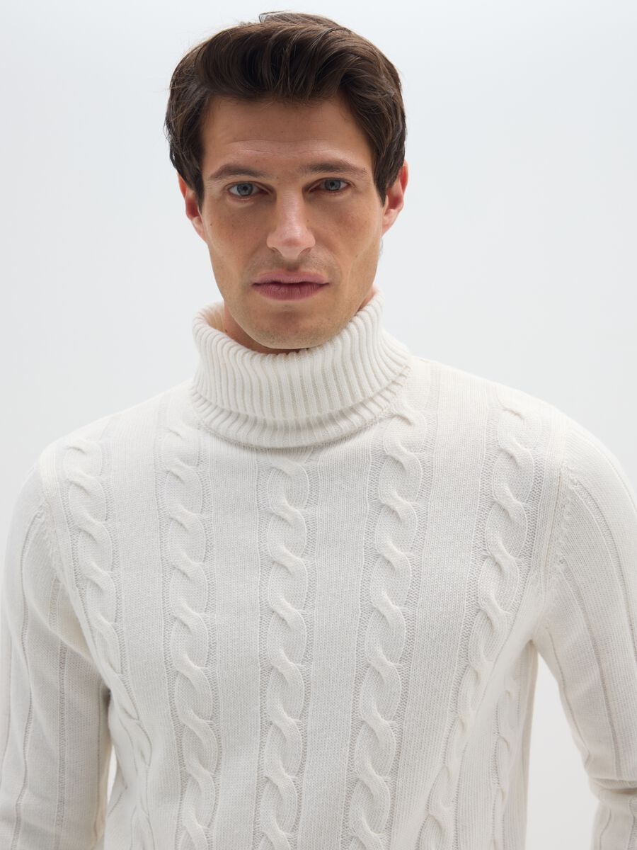 White turtleneck sweater regular fit with jacquard pattern_3