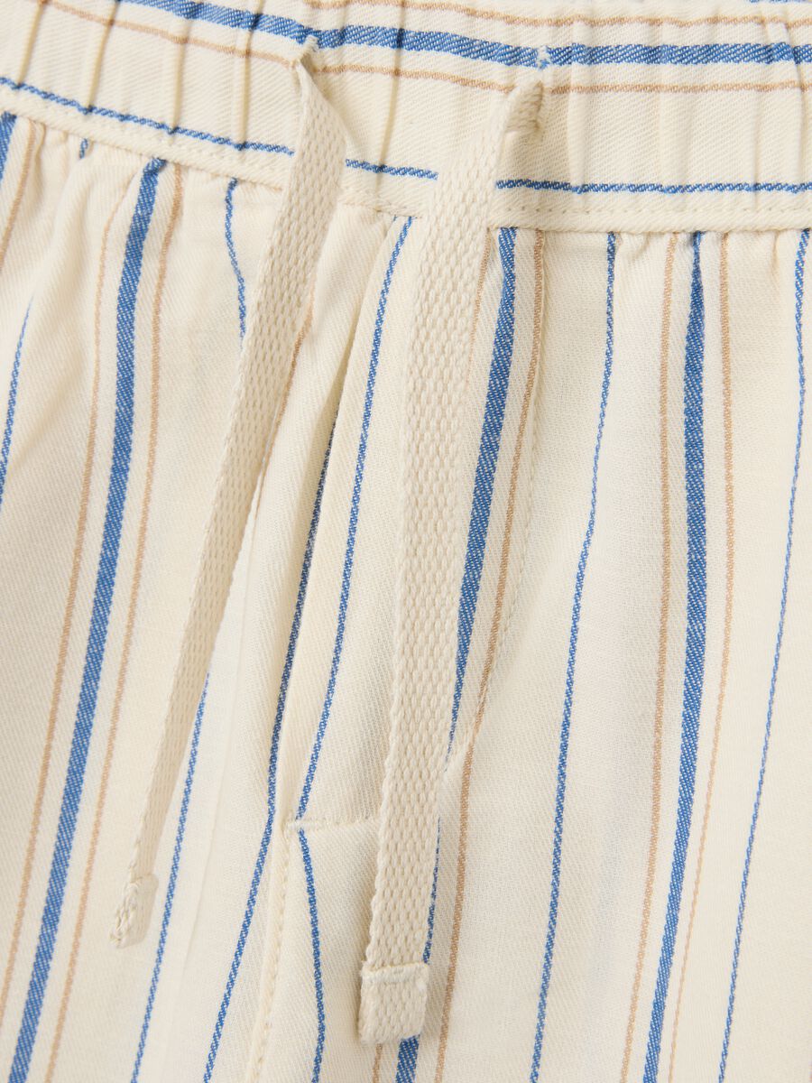Children's multi-colour cotton blend regular fit shorts with elasticated waist and drawstring_3