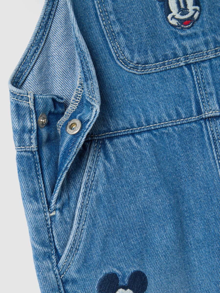 Blue denim pure cotton dungarees regular fit with embroidery for boys_3