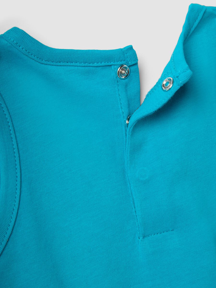 Boys&rsquo; sky-blue pure cotton vest, regular fit, with crab prints_3