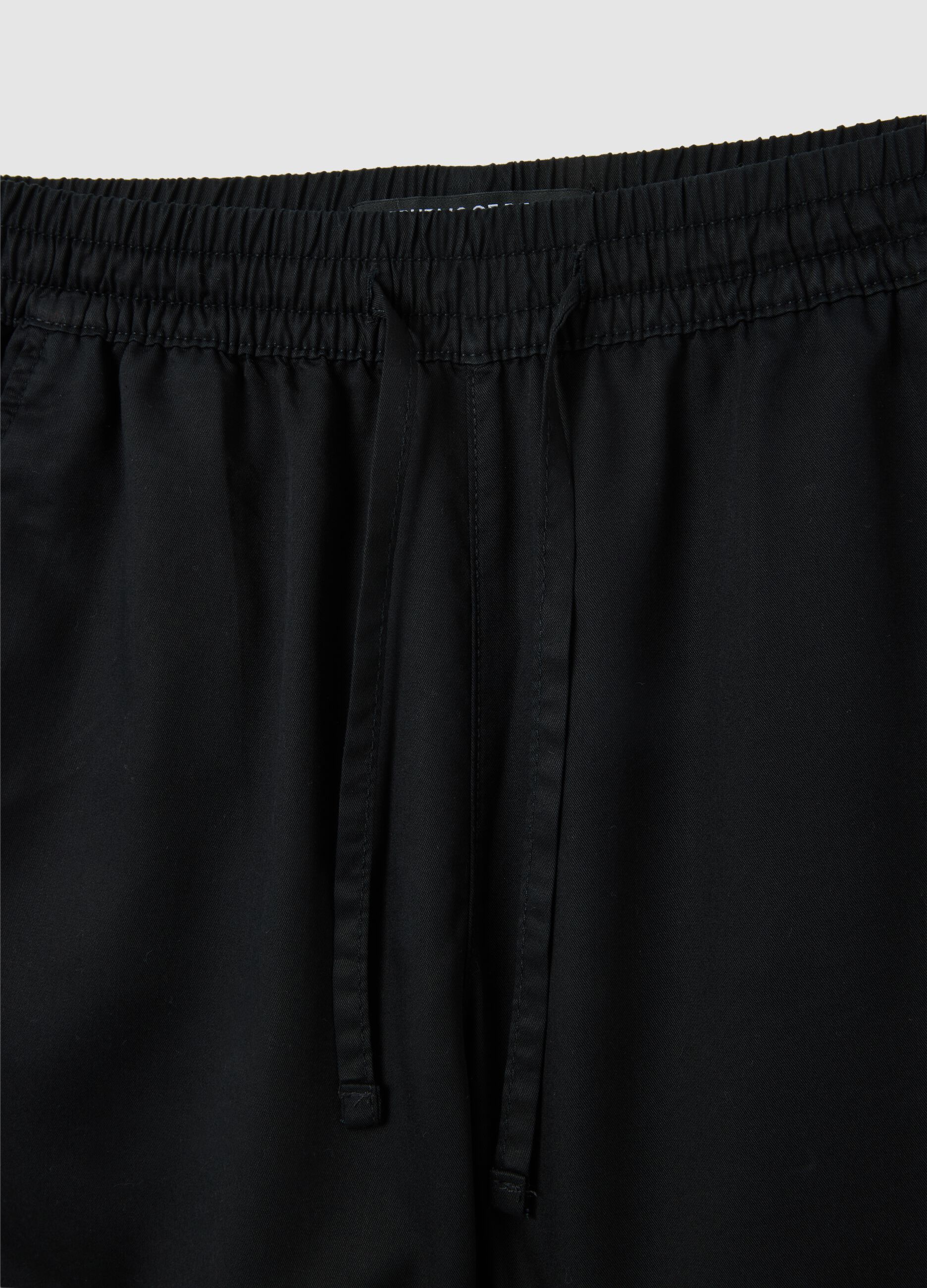 Shorts da donna in lyocell nero regular fit
