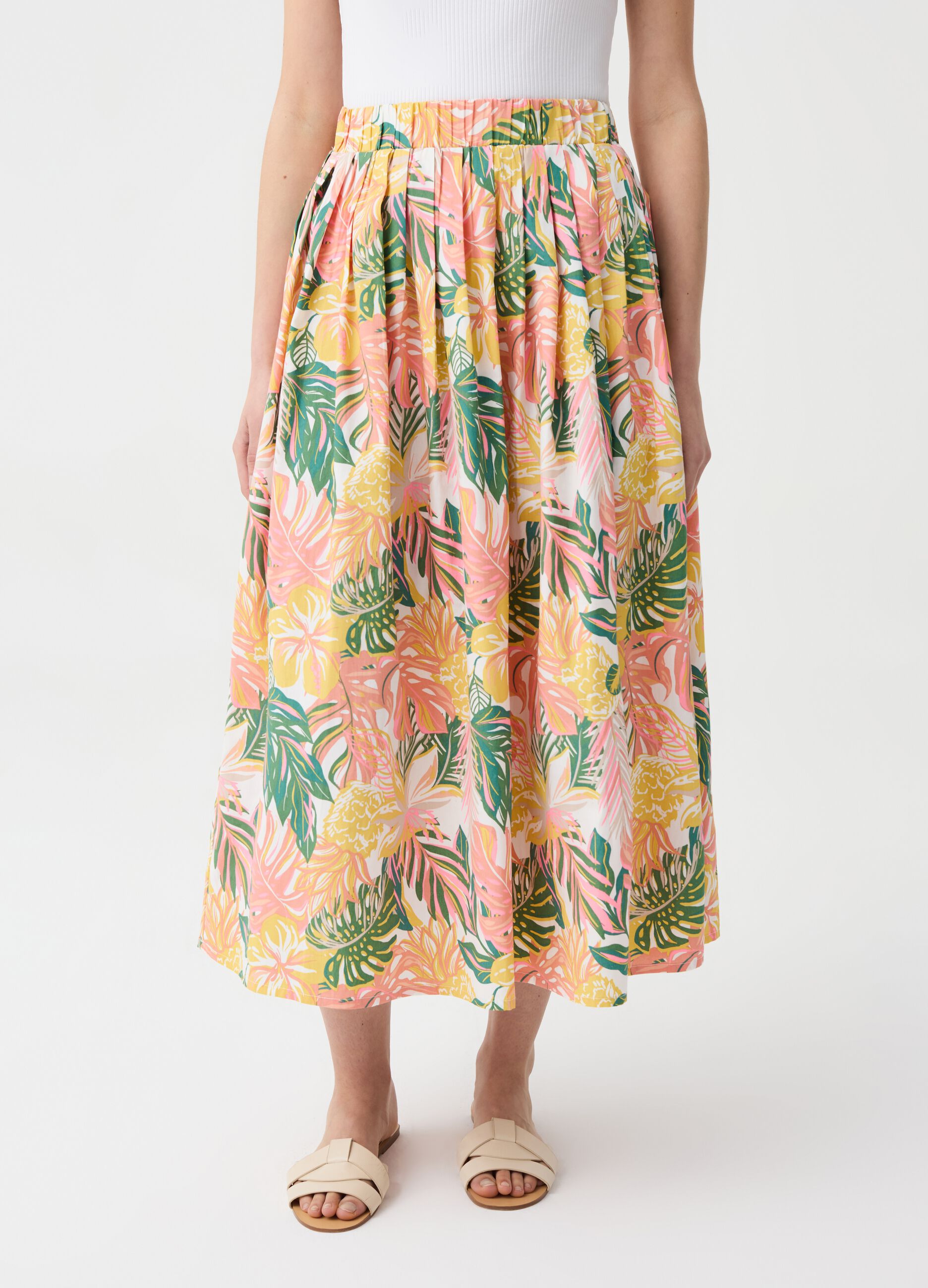 Long full skirt with pleating and print