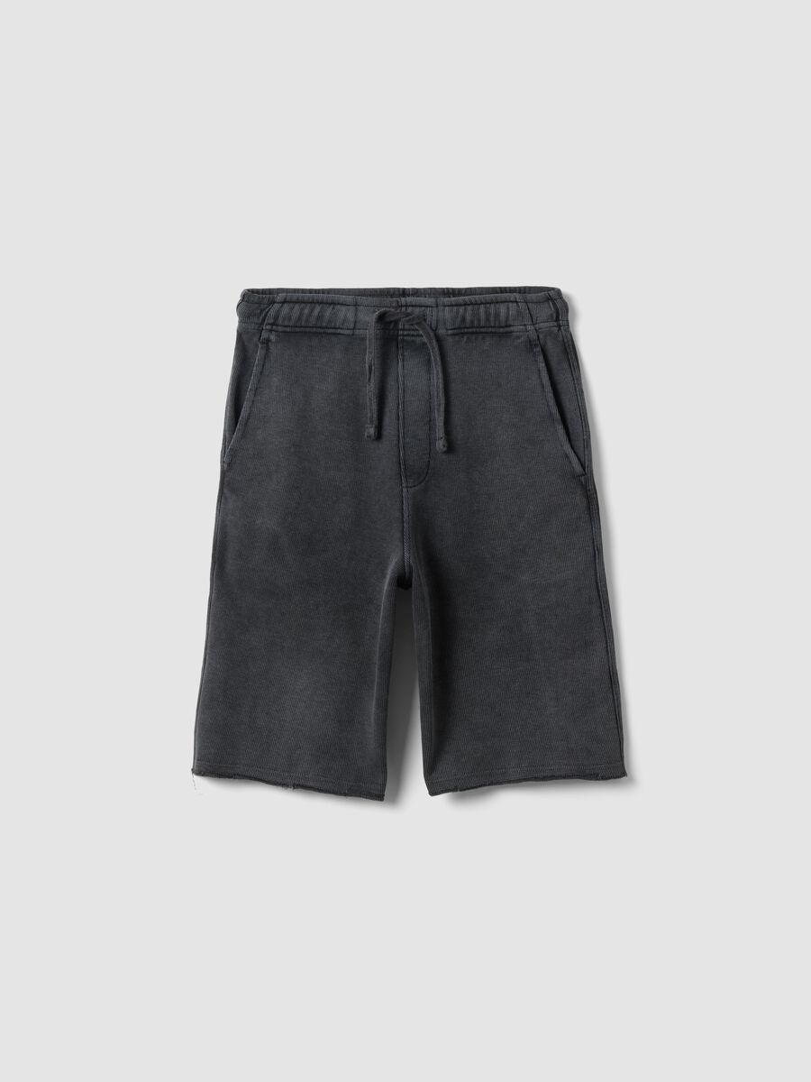 Shorts in misto cotone grigio da ragazzo oversize fit_0