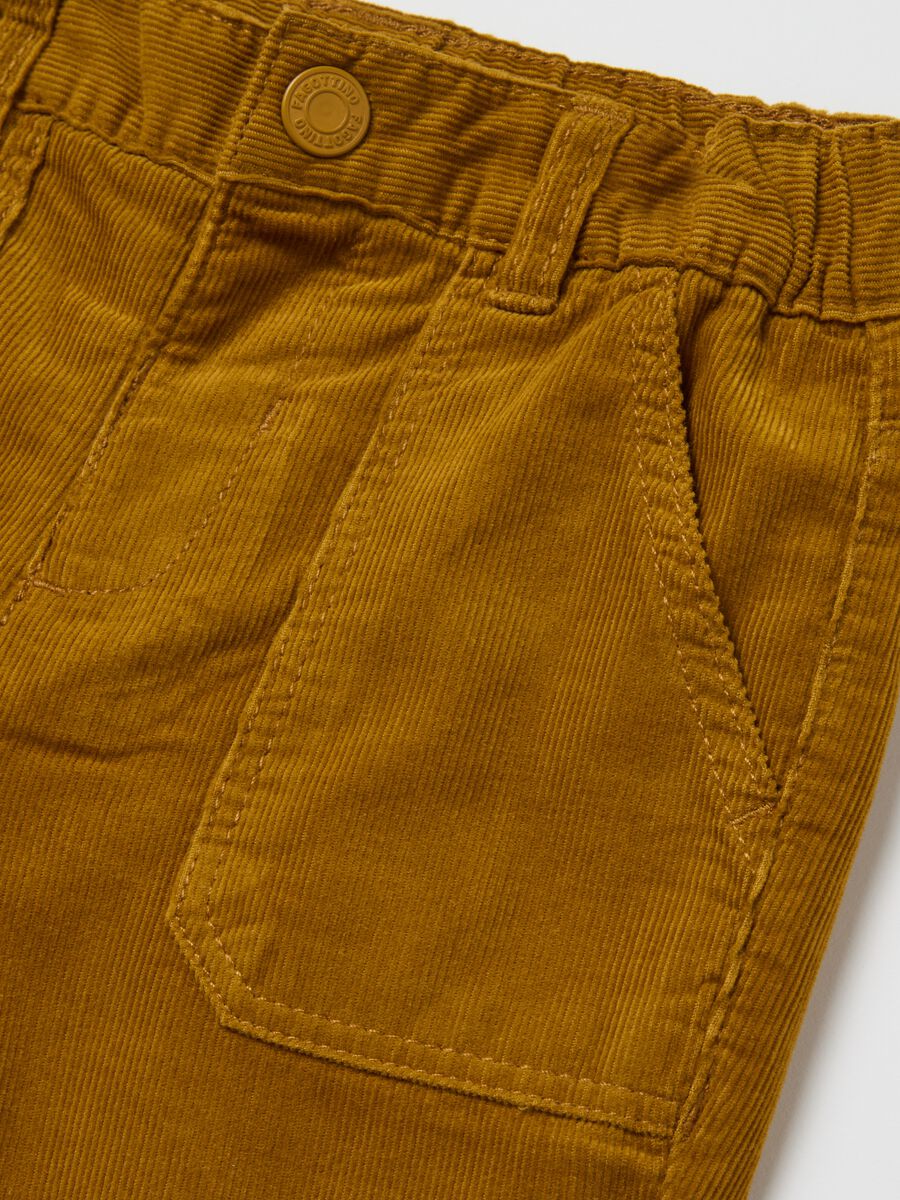 Corduroy trousers with pockets_3
