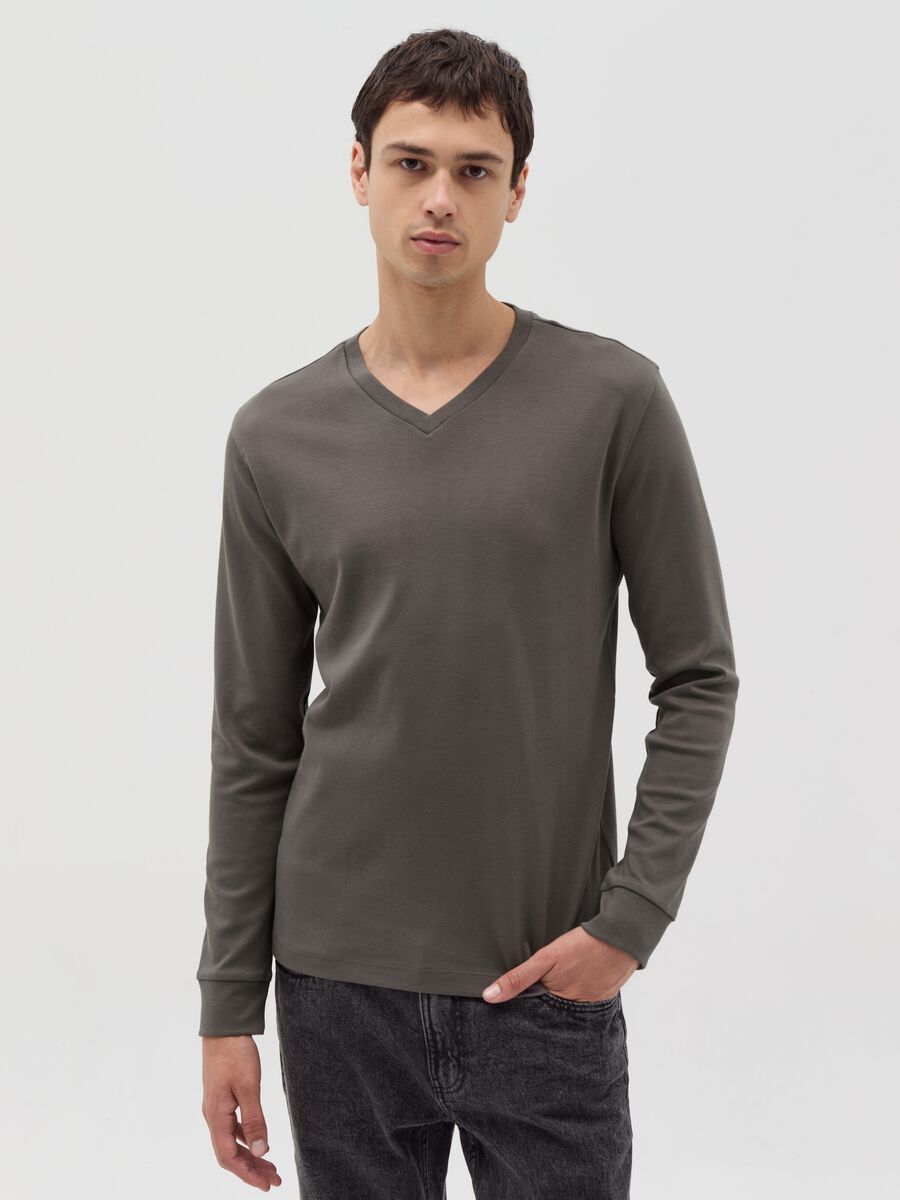 T-shirt a maniche lunghe con scollo a V_0
