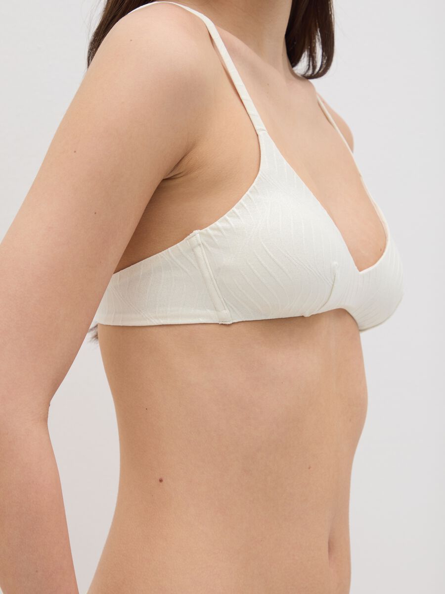 Women’s triangle bikini top in stretch white fabric_3