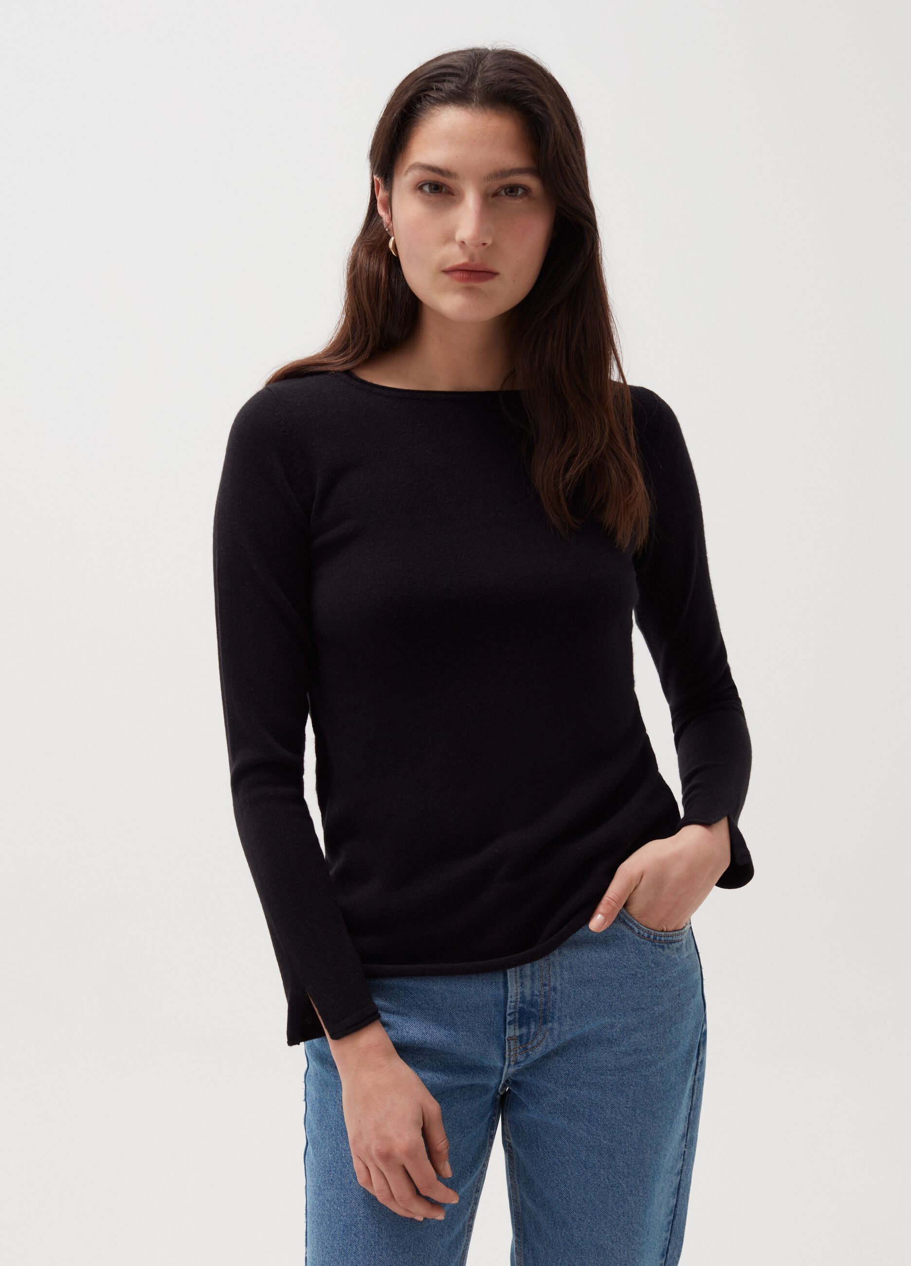 Pullover girocollo con spacchi_1