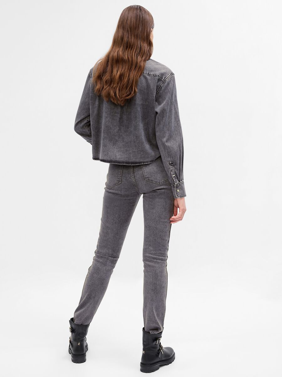Camicia cropped in denim con tasca_1