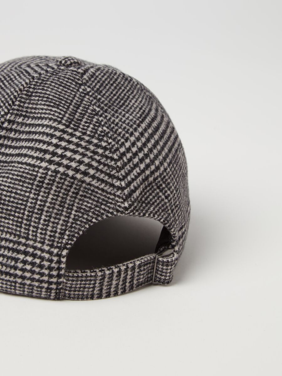 Baseball cap with houndstooth pattern_1