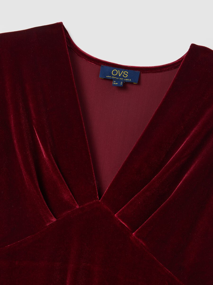 Long red dress with deep V-neck and regular fit long sleeves_5