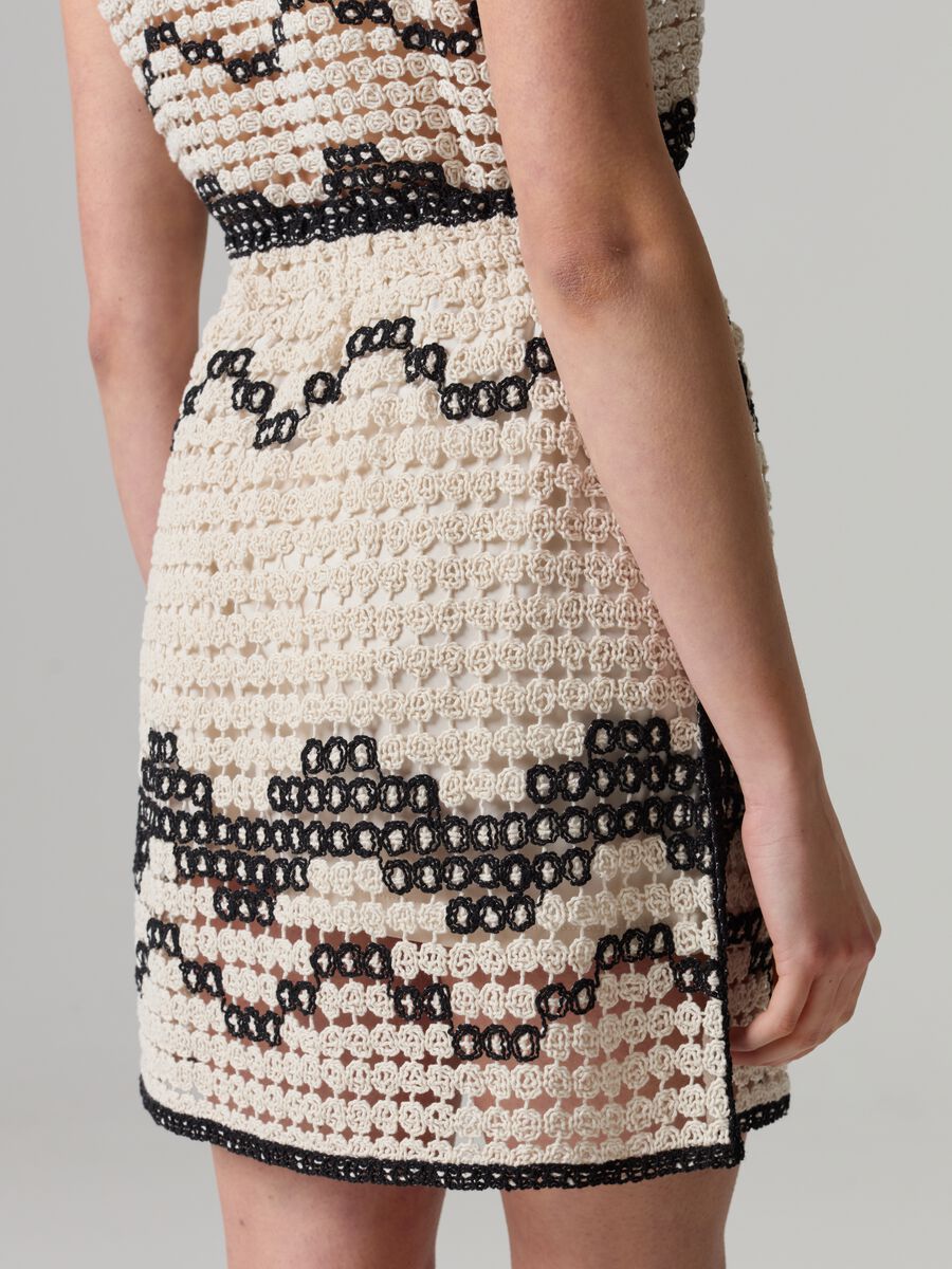 Crochet miniskirt with wavy motif_2