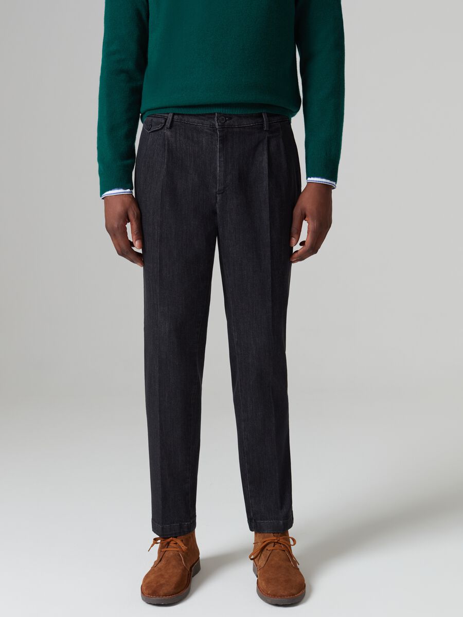 Pantaloni chino in denim con pinces_1