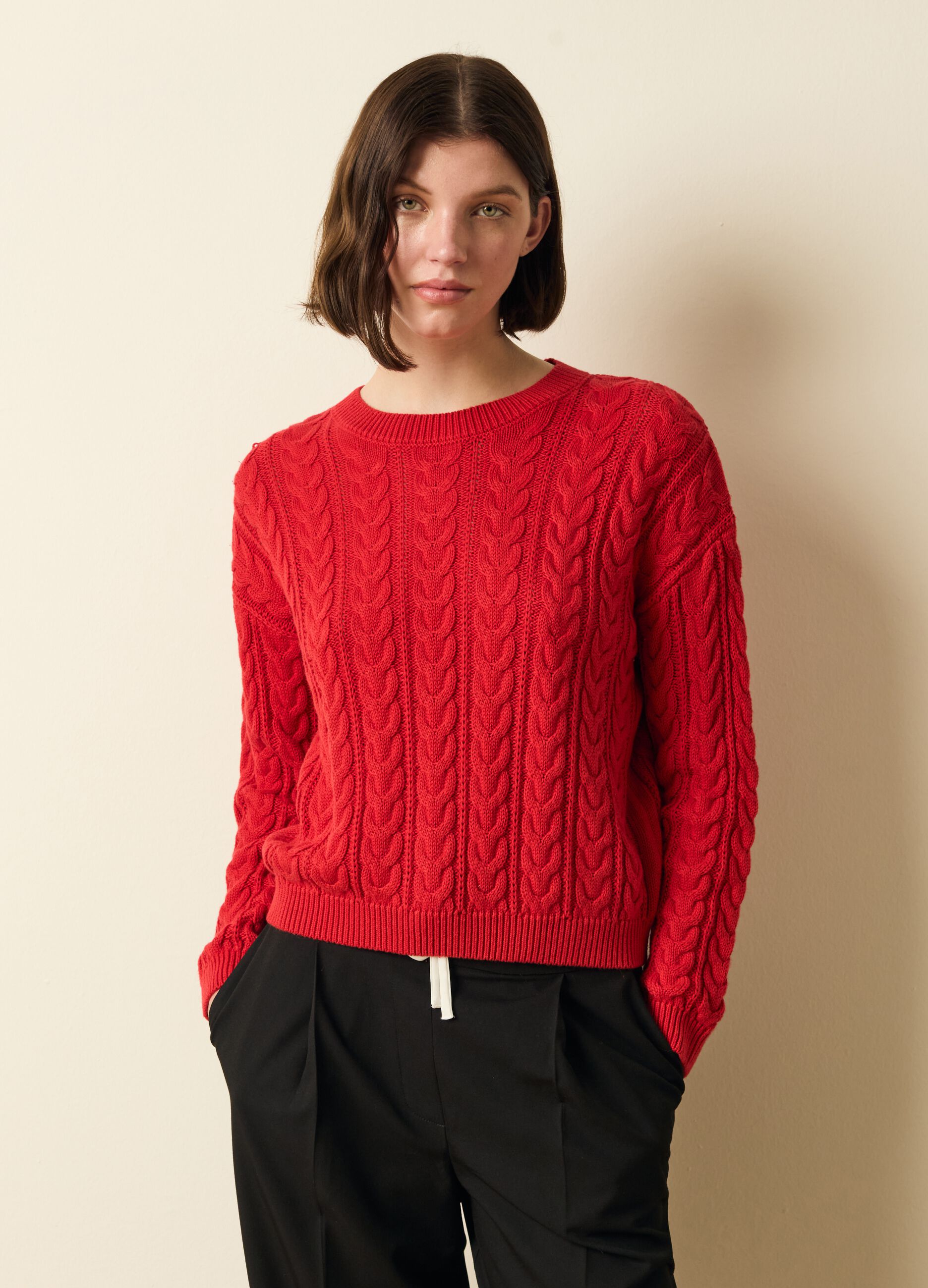 Cable-knit pullover with round neck