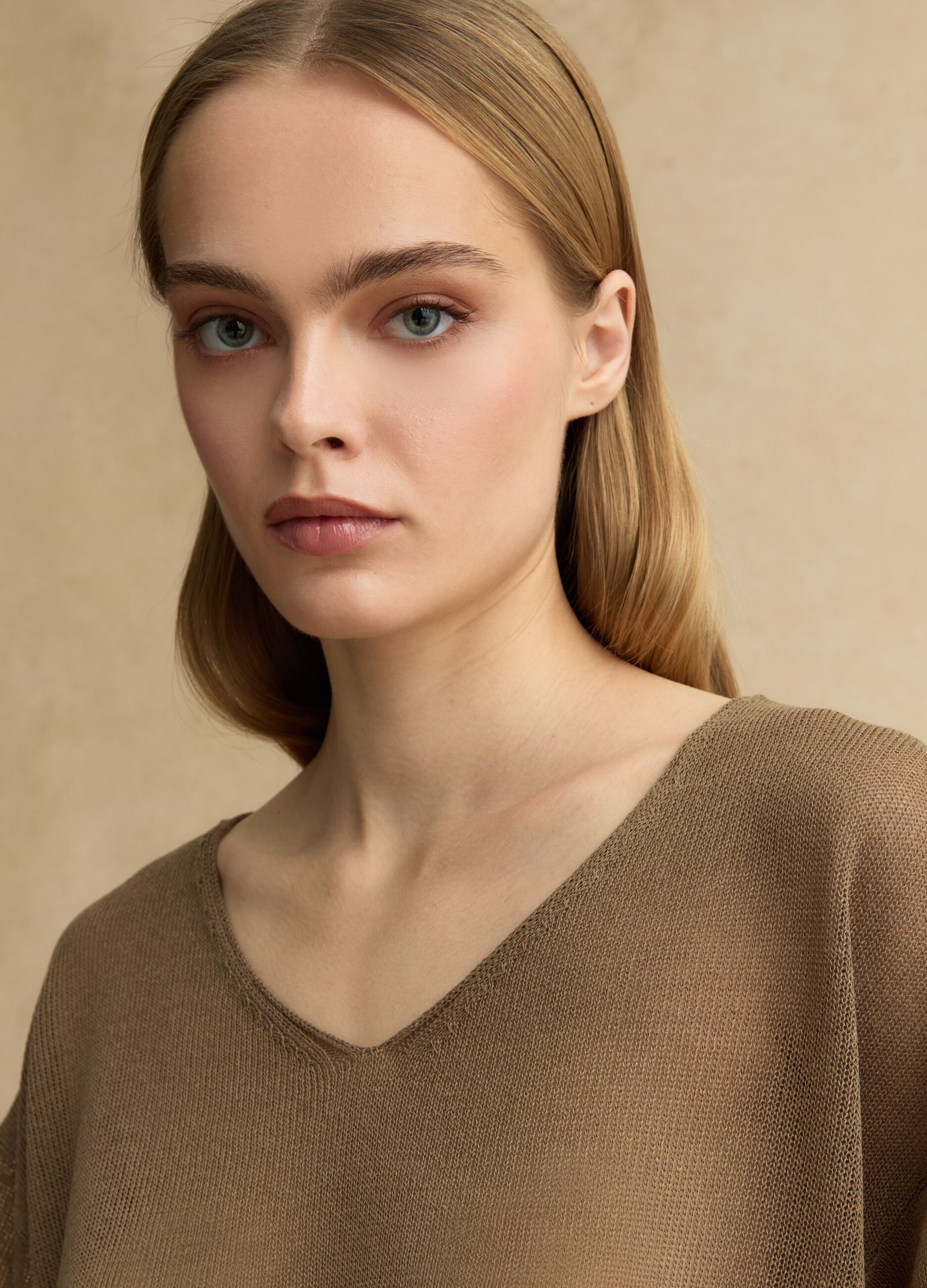Brown oversized lyocell and linen blend V-neck jumper