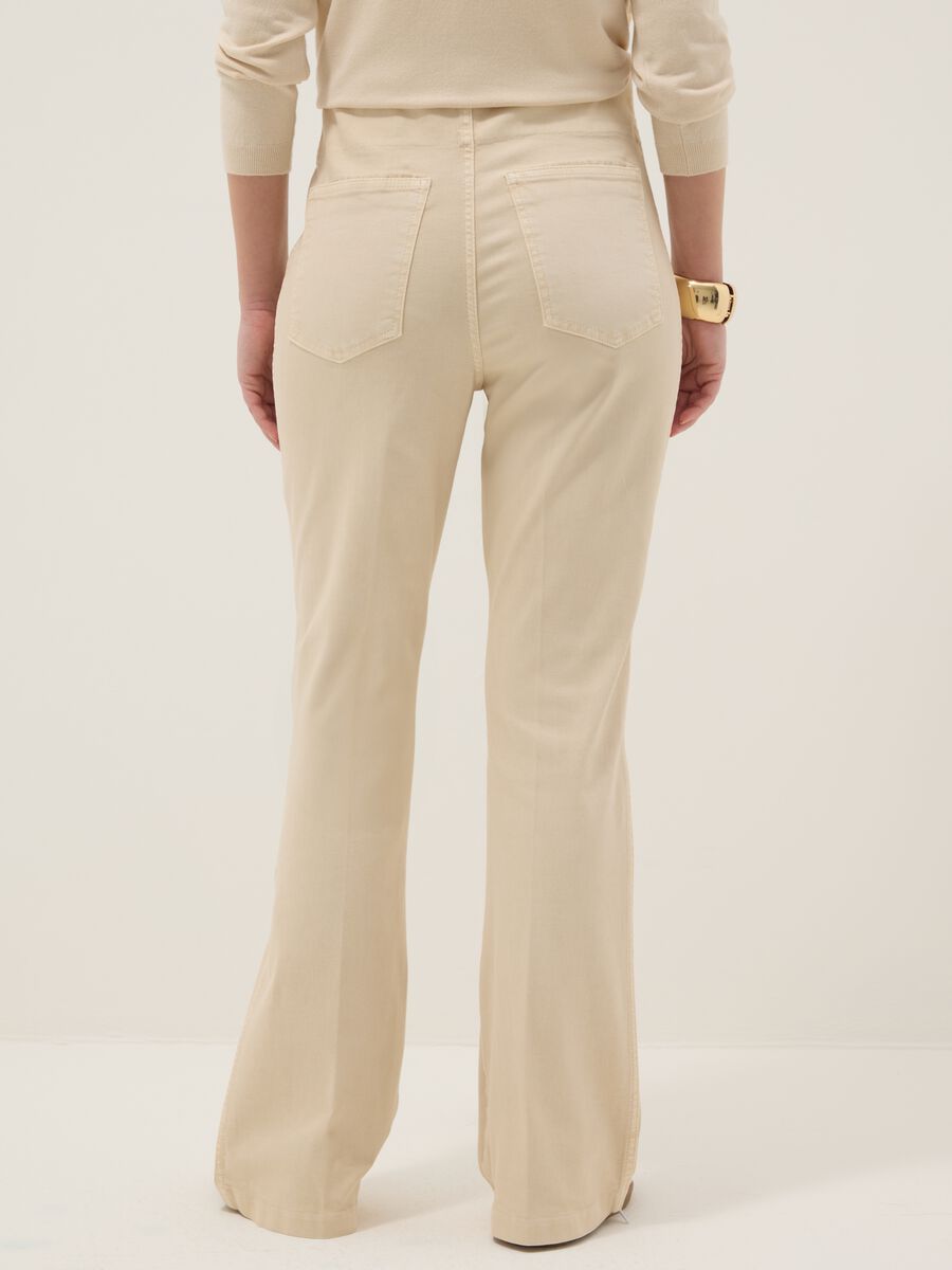 Pantaloni flare premaman beige in cotone elasticizzato_2