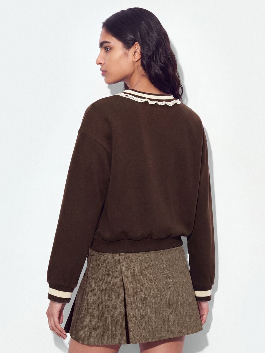 Felpa marrone in misto cotone con scollo a V e dettagli in pizzo_3