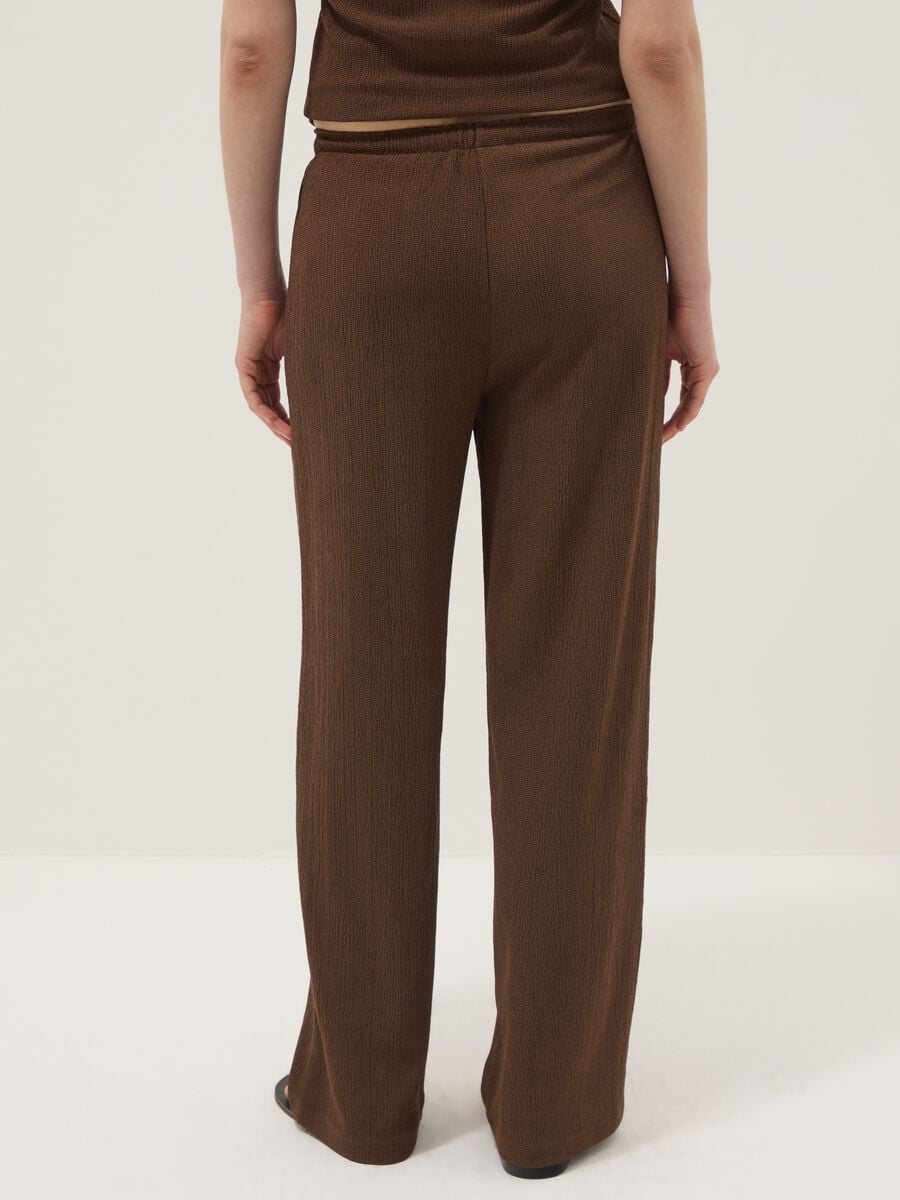 Pantaloni palazzo marroni in tessuto elasticizzato_2