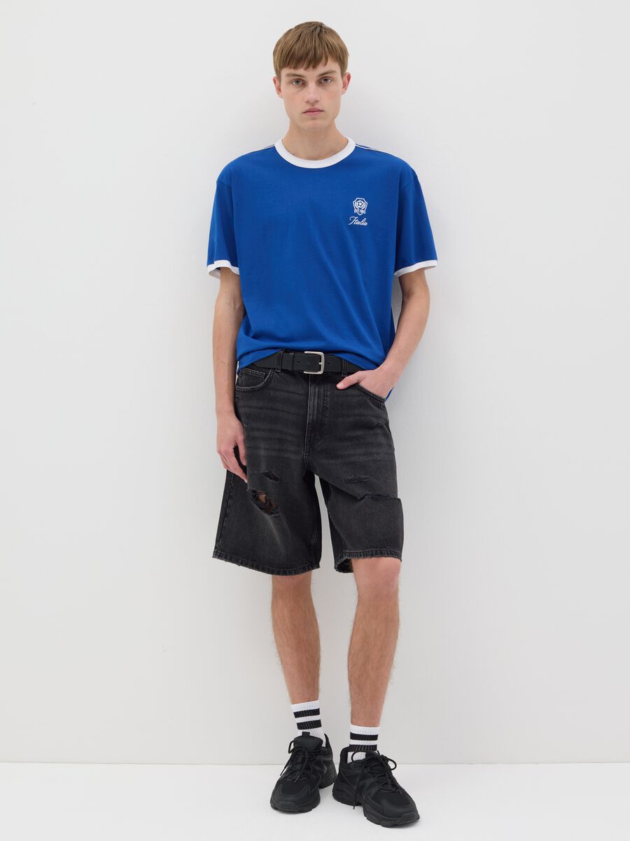 Black denim shorts with ripped details_0