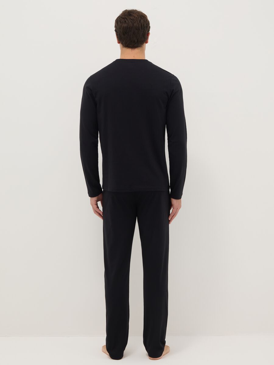 Black long sleeve pyjamas with a V-neck in pure cotton, regular fit_2