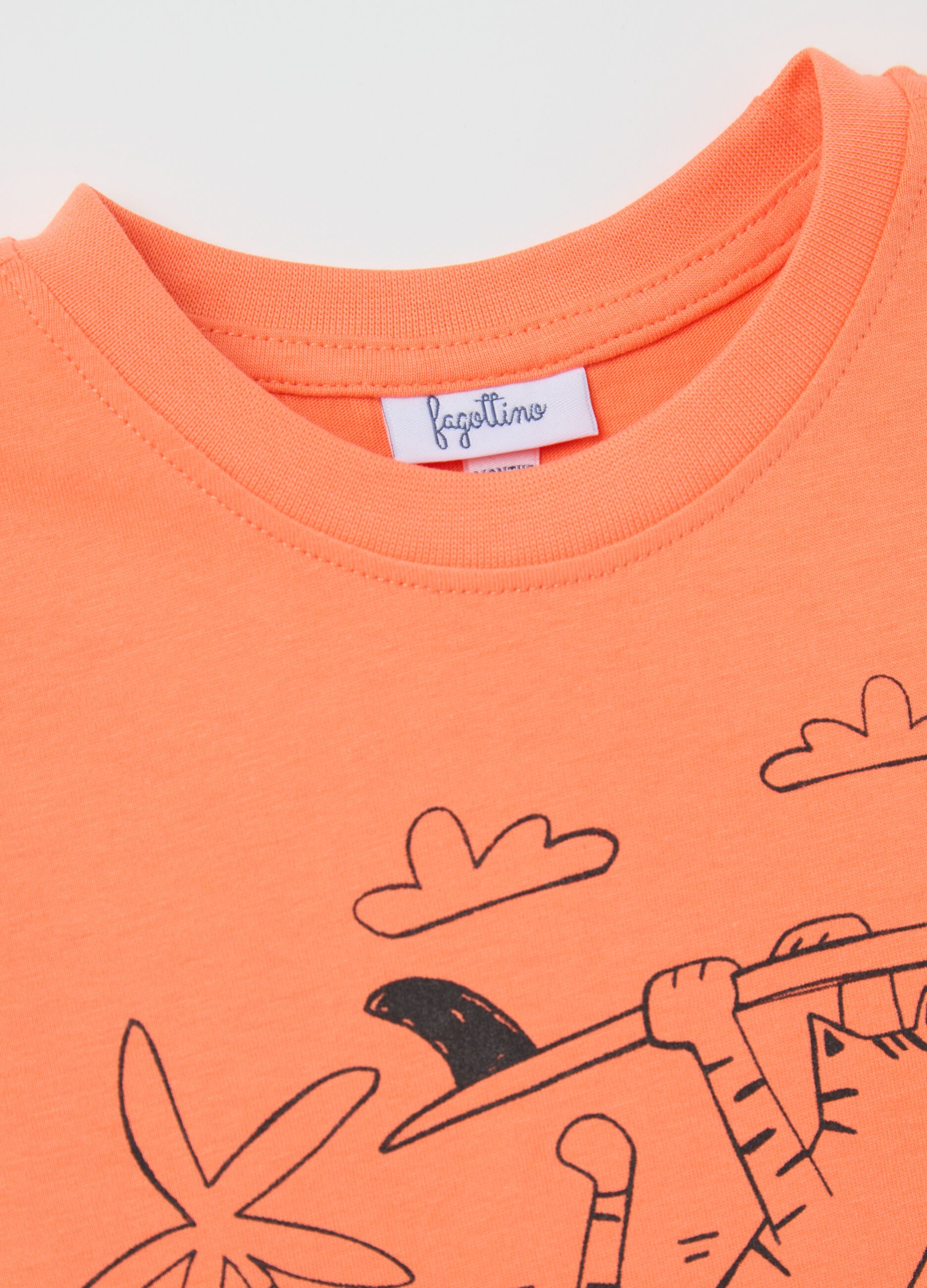 Cotton T-shirt with "Surf's Up - Ride the Wave" print