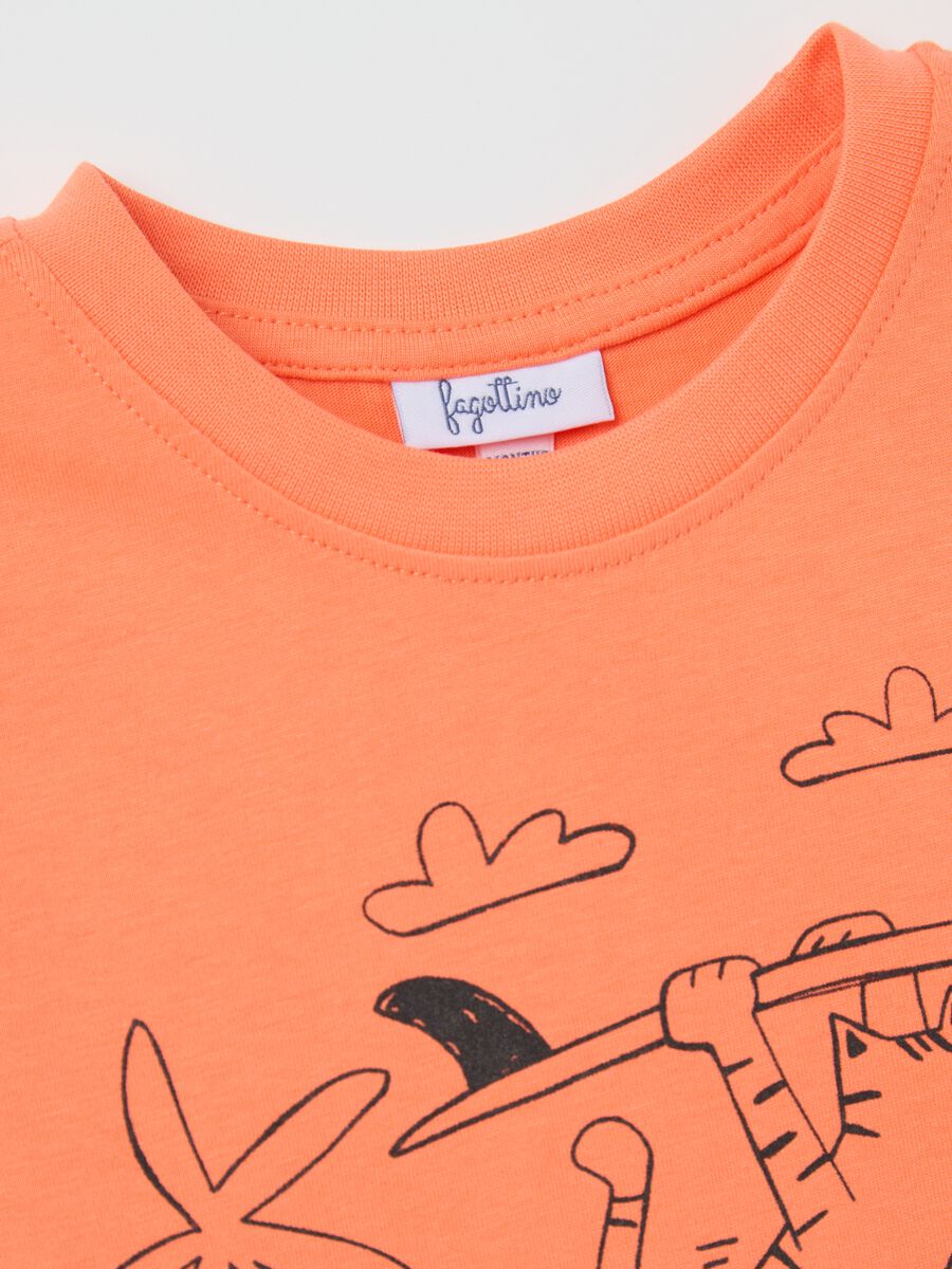 Cotton T-shirt with "Surf's Up - Ride the Wave" print_2
