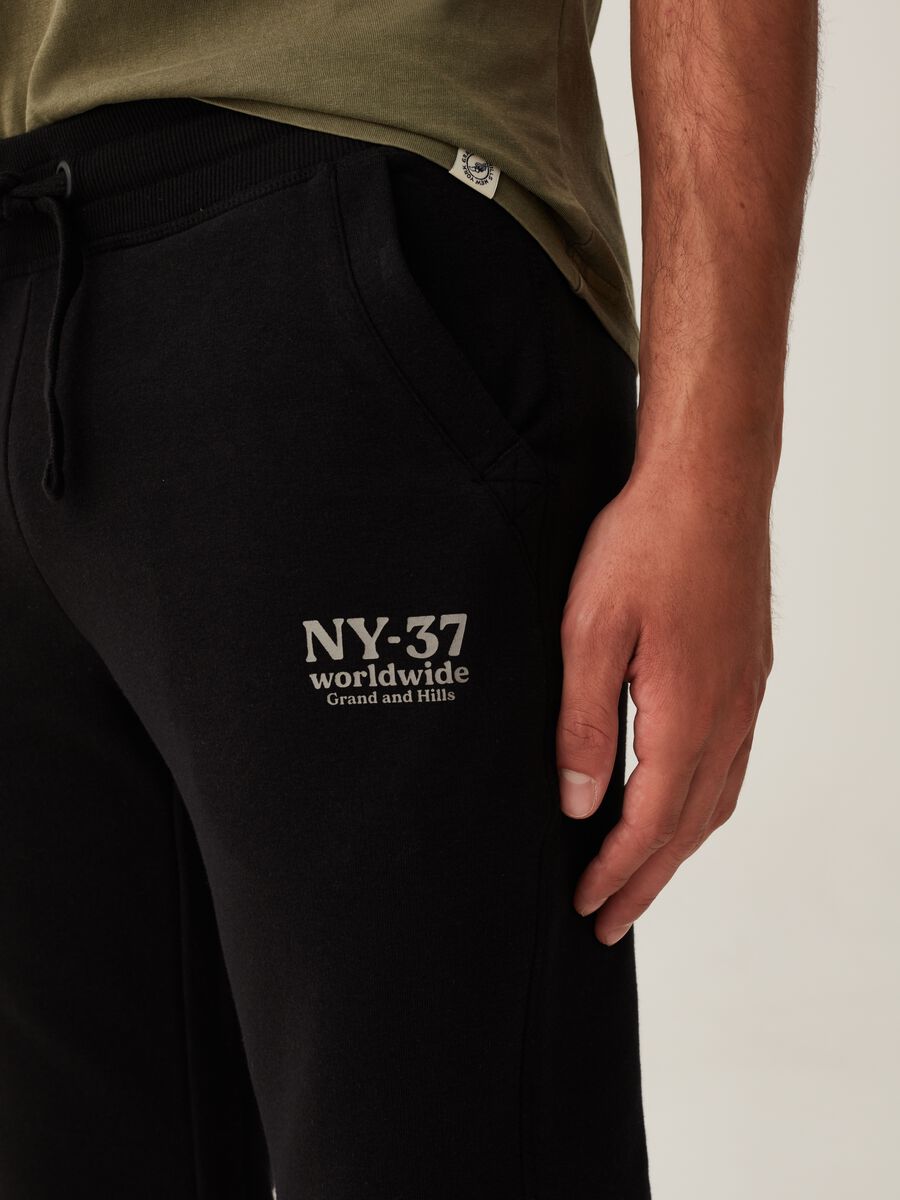 Joggers in felpa con stampa_3