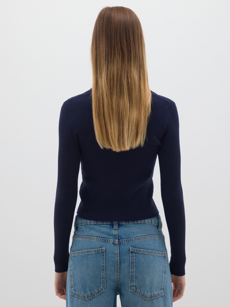 Maglia a maniche lunghe blu con collo polo_2