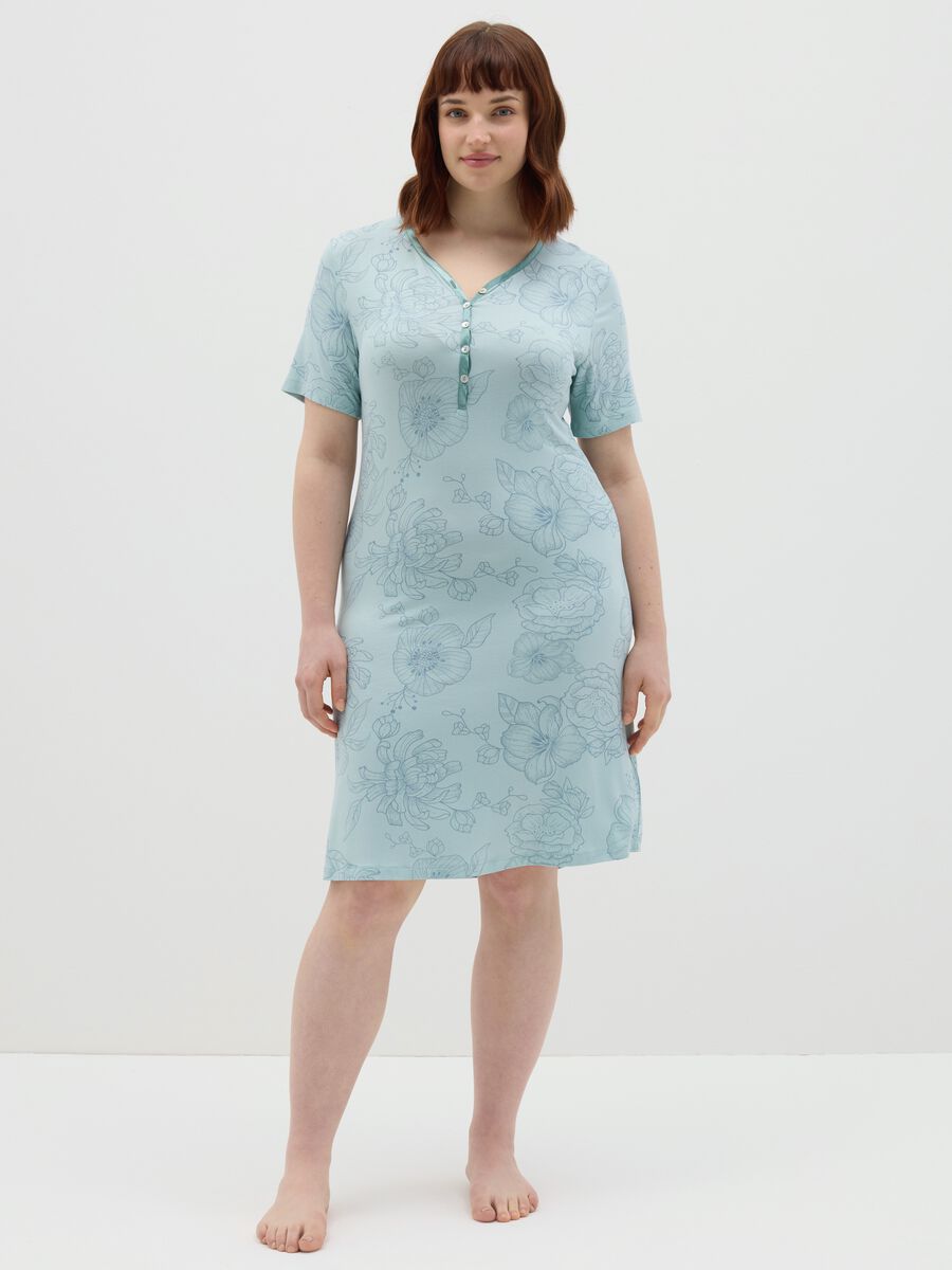 Light blue nightgown with floral print_0
