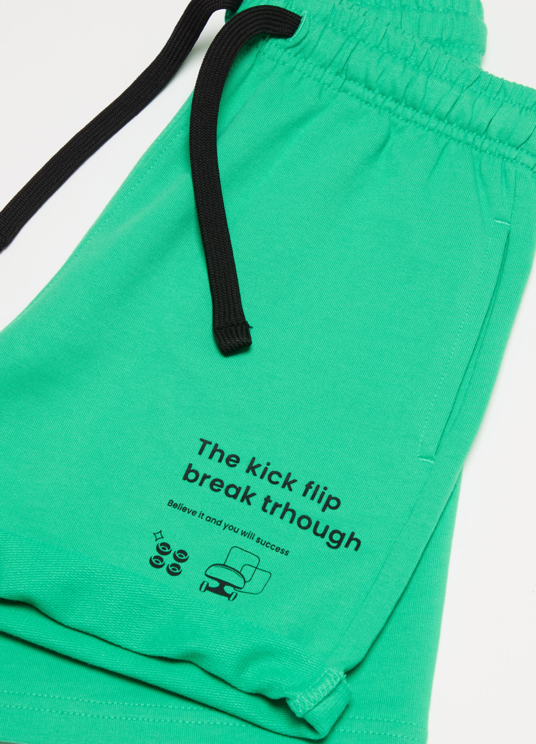 Bermuda shorts with print and drawstring