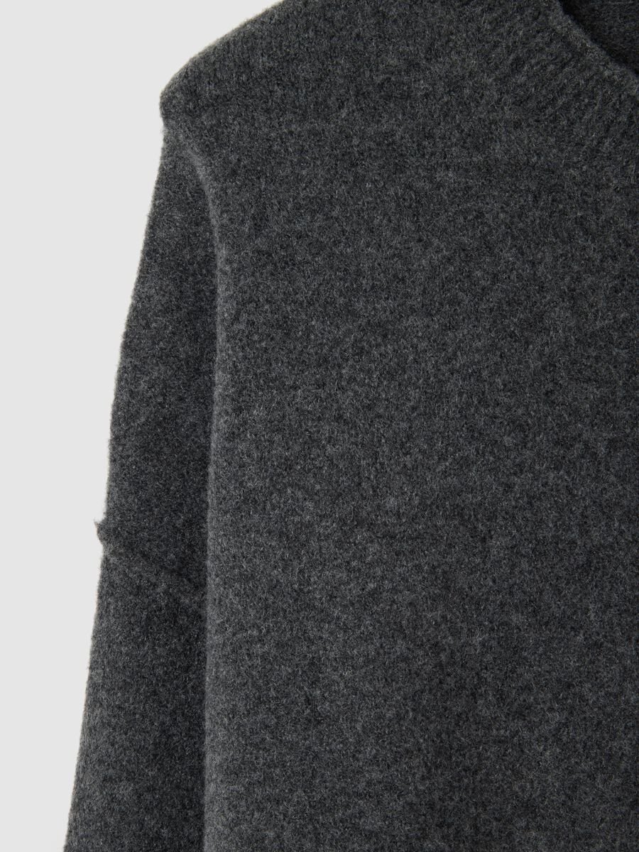 Cardigan grigio con bottoni_1