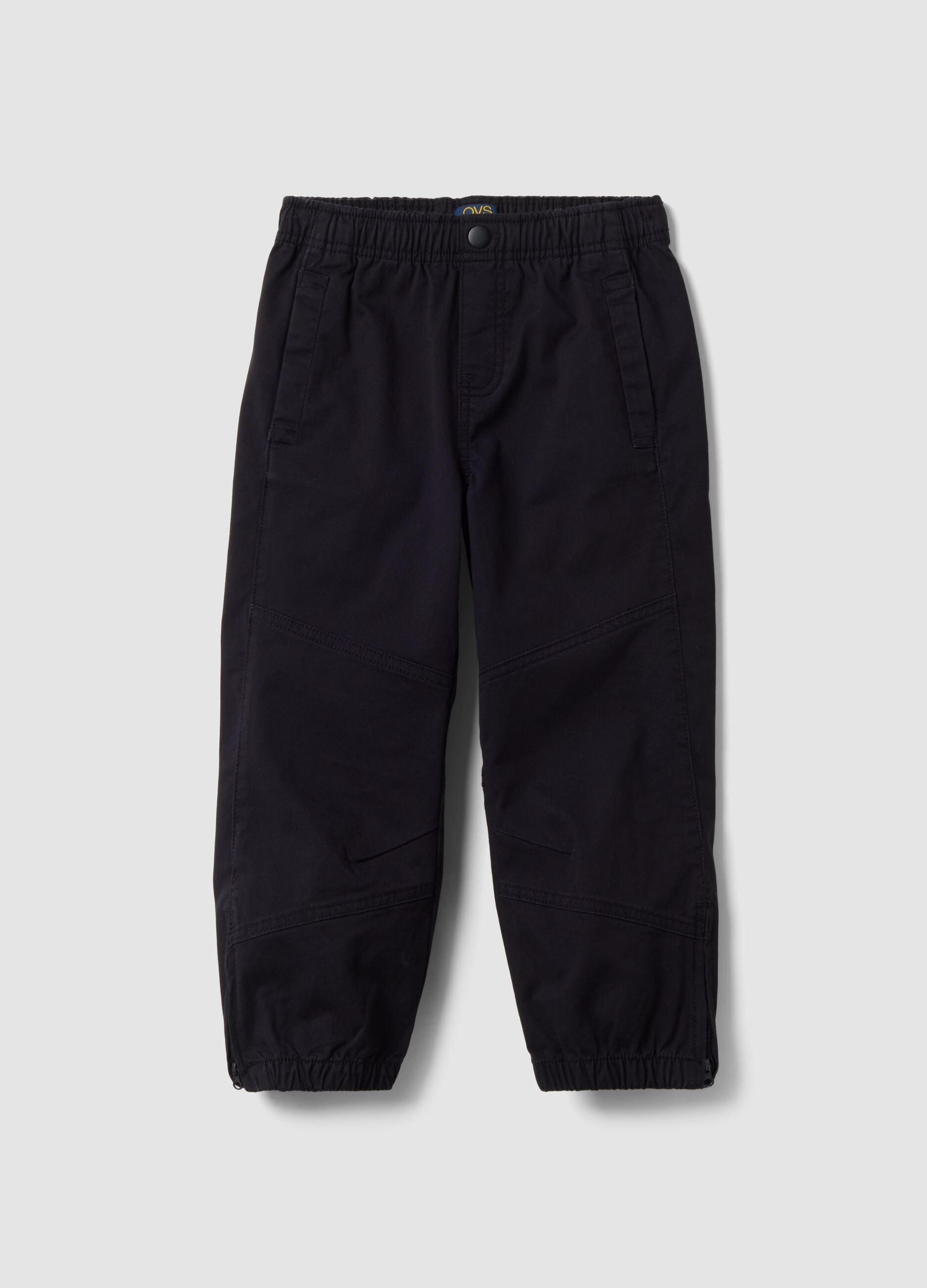 Pantaloni neri in cotone elasticizzato con fondo elasticizzato per bambino