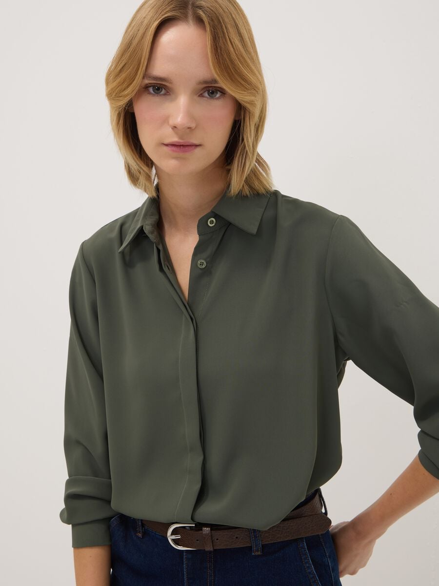 Camicia verde regular fit con colletto classico_2