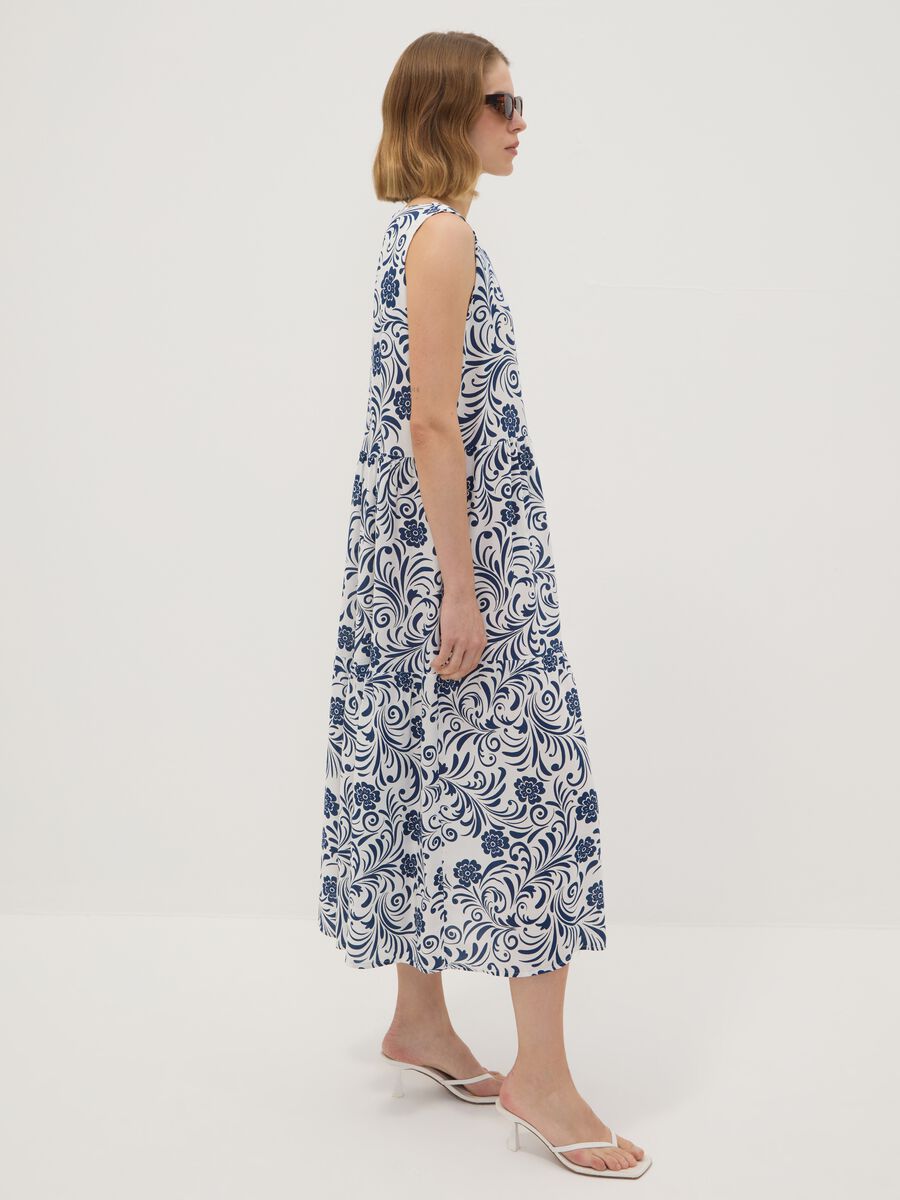 Abito blu in pura viscosa con fantasia floreale regular fit_1