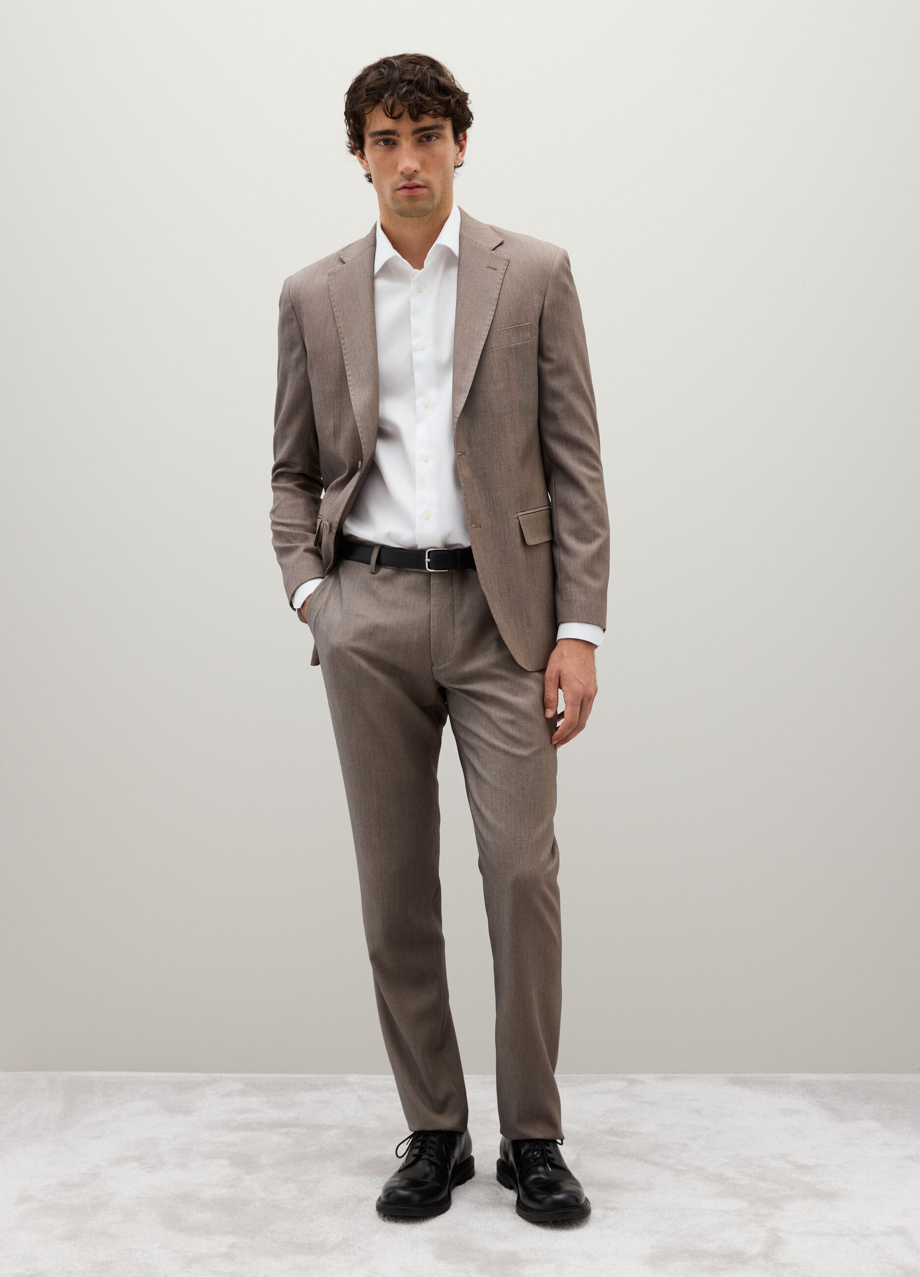Brown slim trousers in stretch fabric