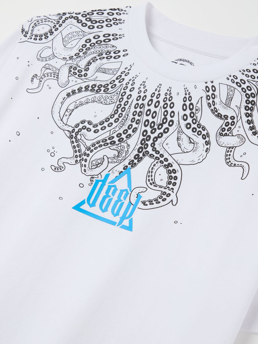 White T-shirt with short sleeves and print_5