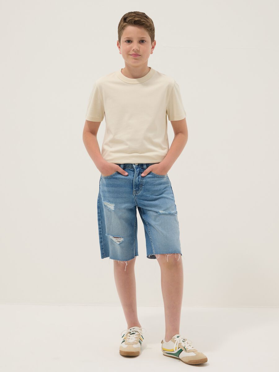 Pantaloni corti blu in denim regular fit per ragazzo_0
