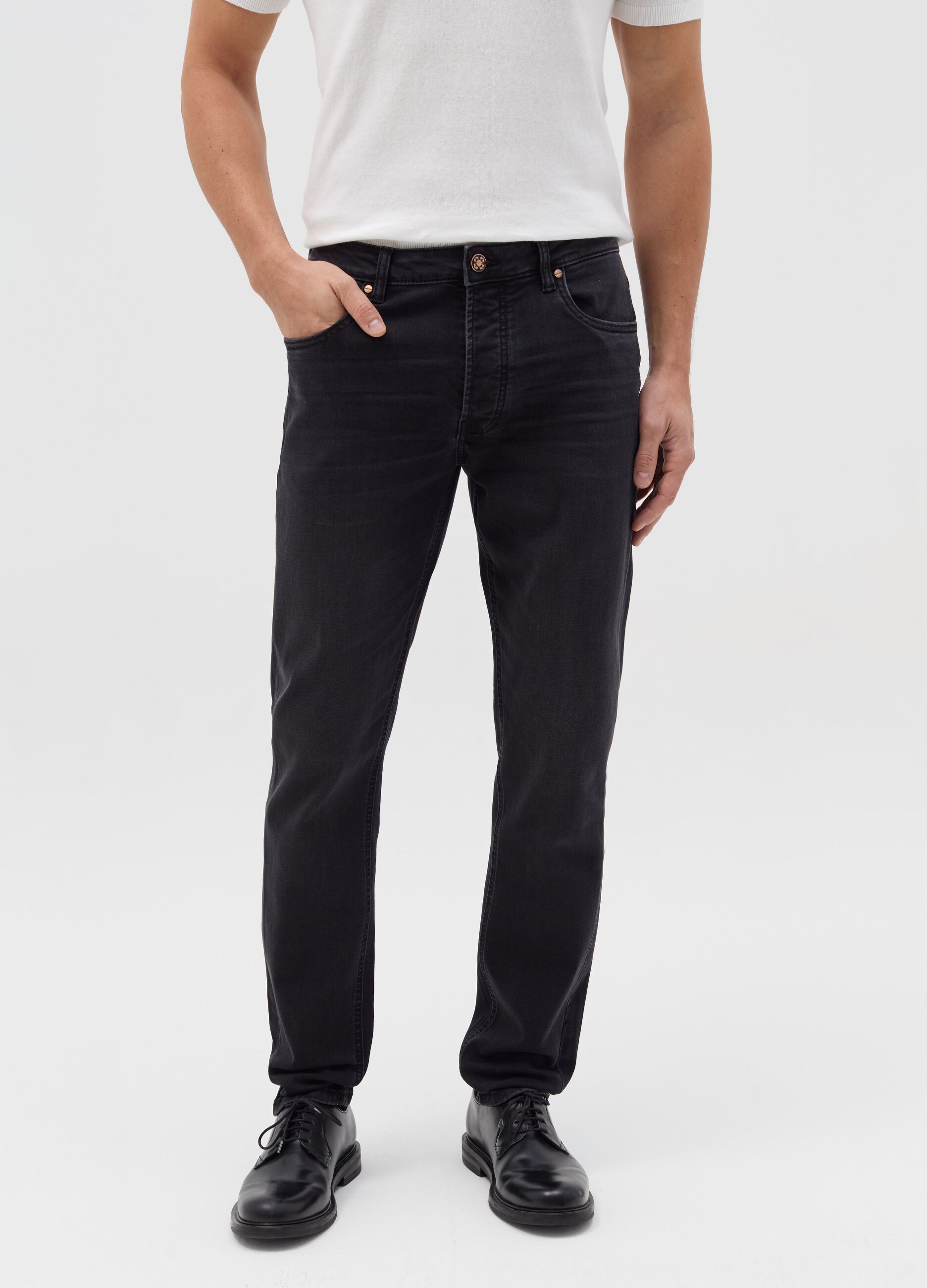 Slim-fit stretch jeans